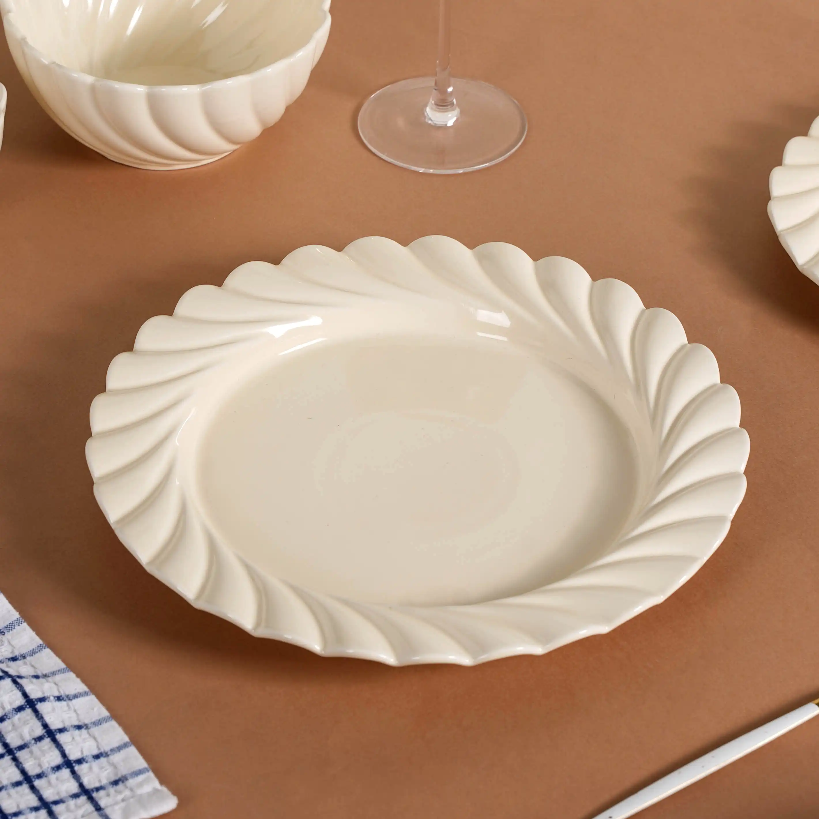 22 Piece Scallop Cream Luxury Dinner Set For 6 - Image 13