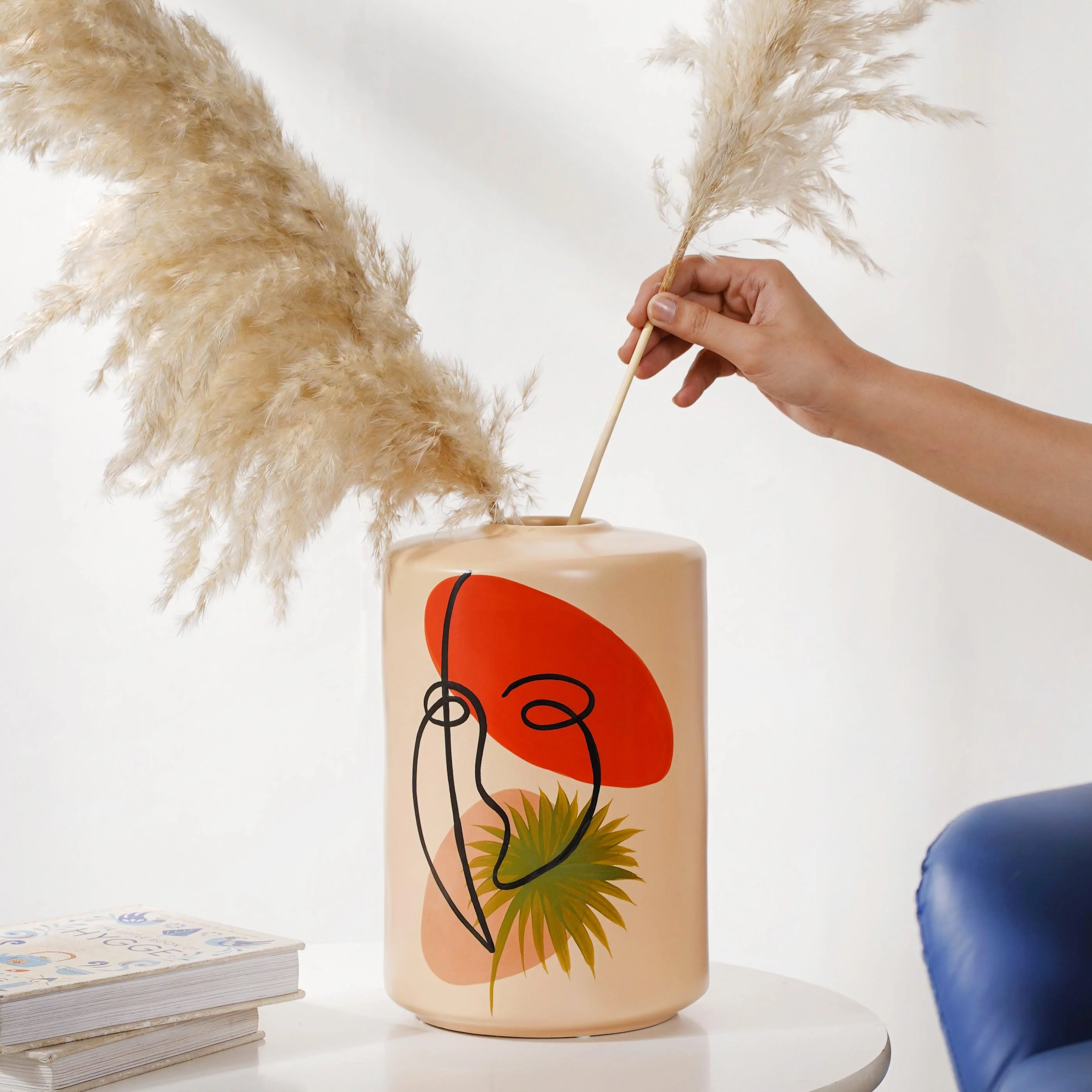 Abstract Face Vase - Image 3