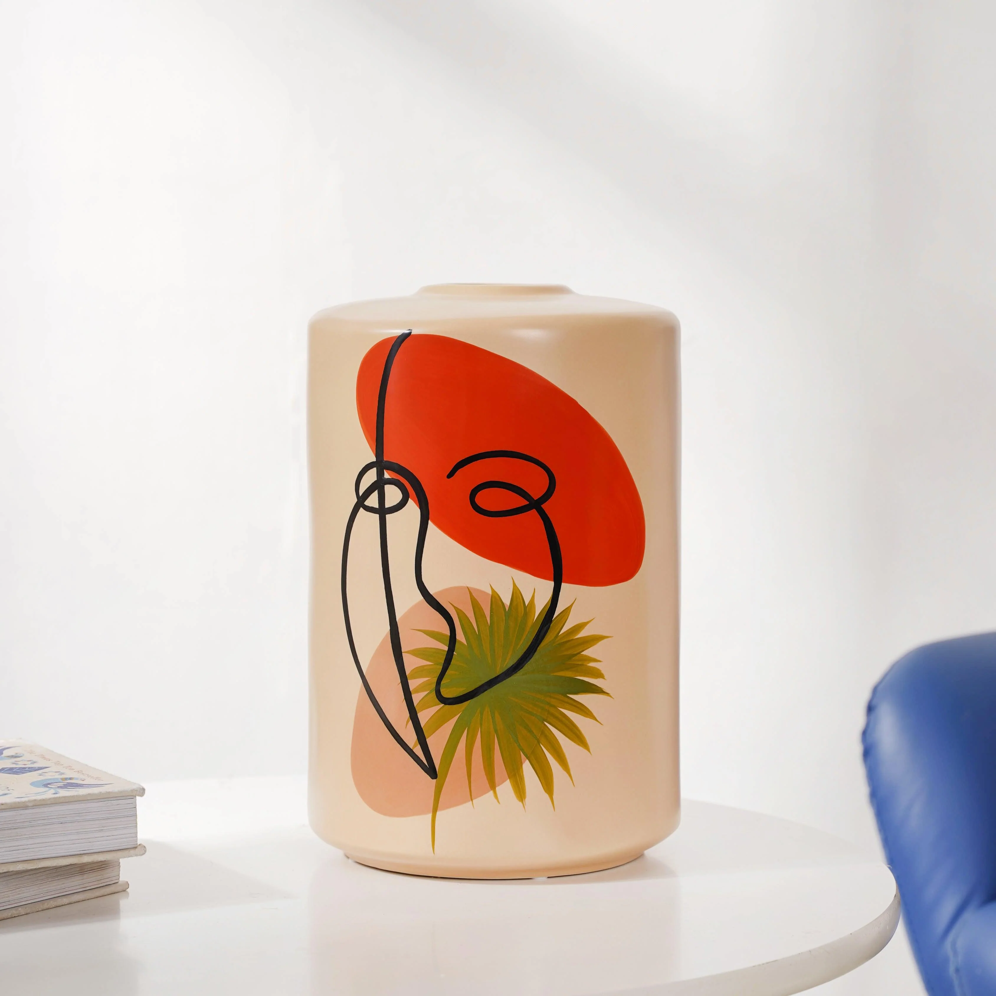 Abstract Face Vase - Image 5