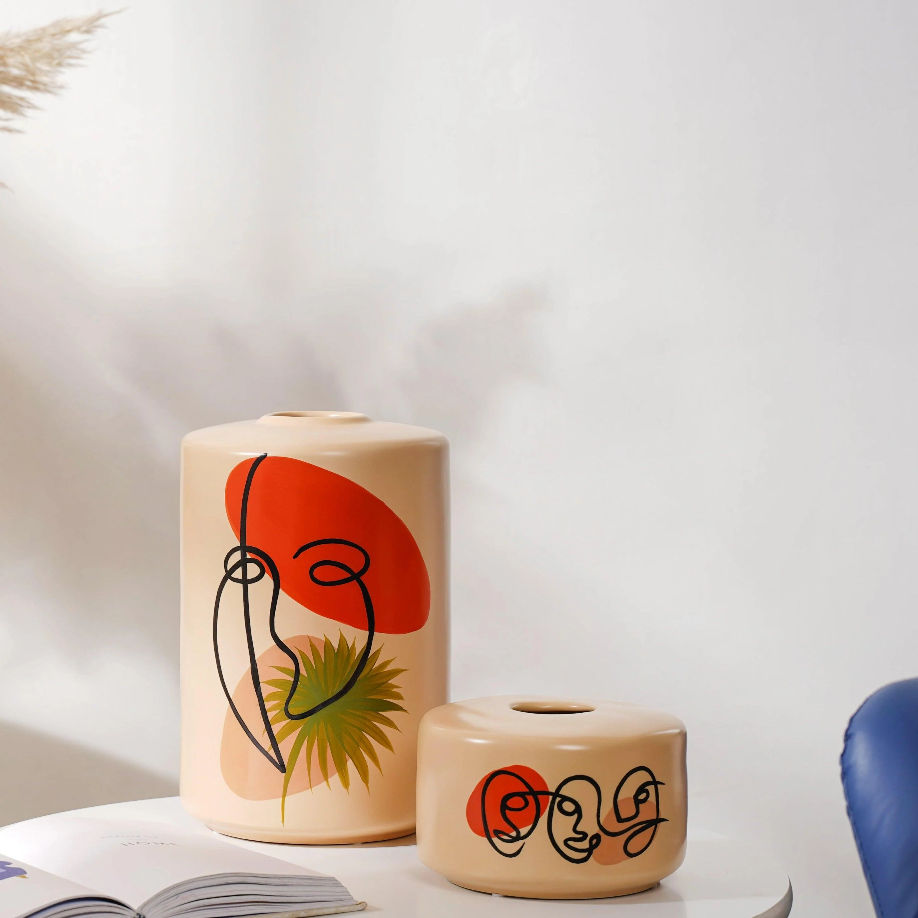 Abstract Face Vase - Image 8