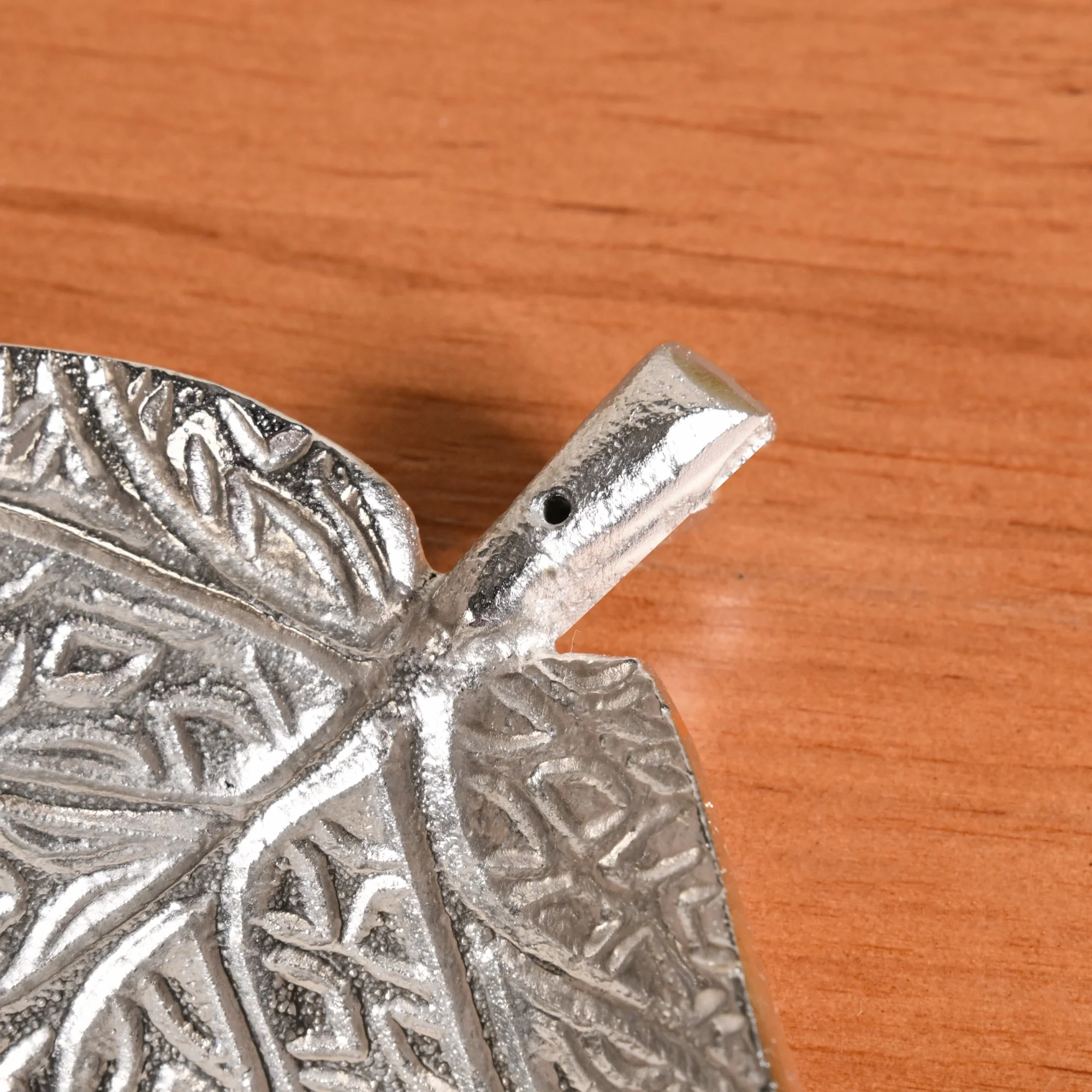Aesthetic Leaf Tealight And Agarbatti Holder Set Of 2 In Festive Gift Box - Image 8