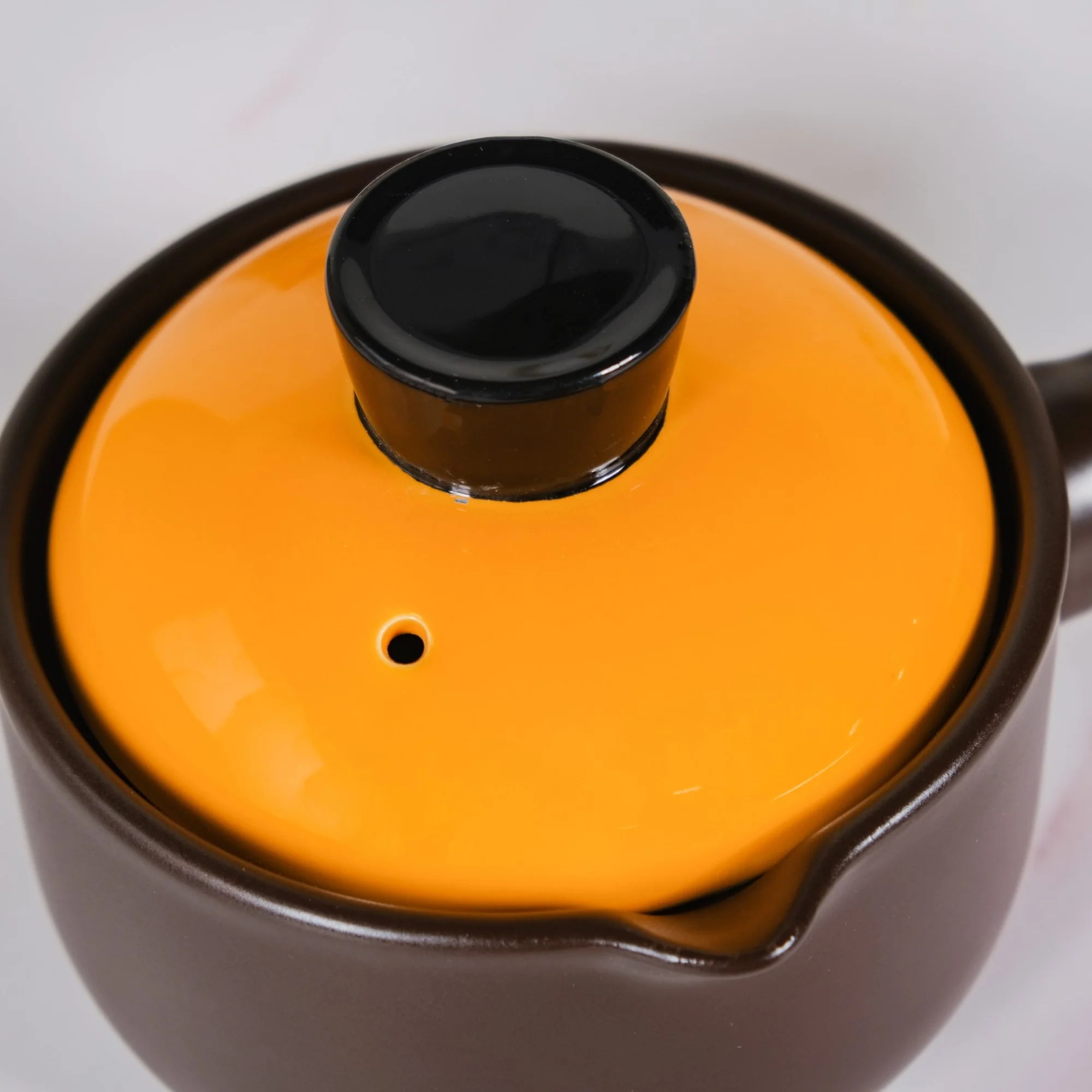 Amber Ceramic Sauce Pan With Handle And Lid 1000ml - Image 8