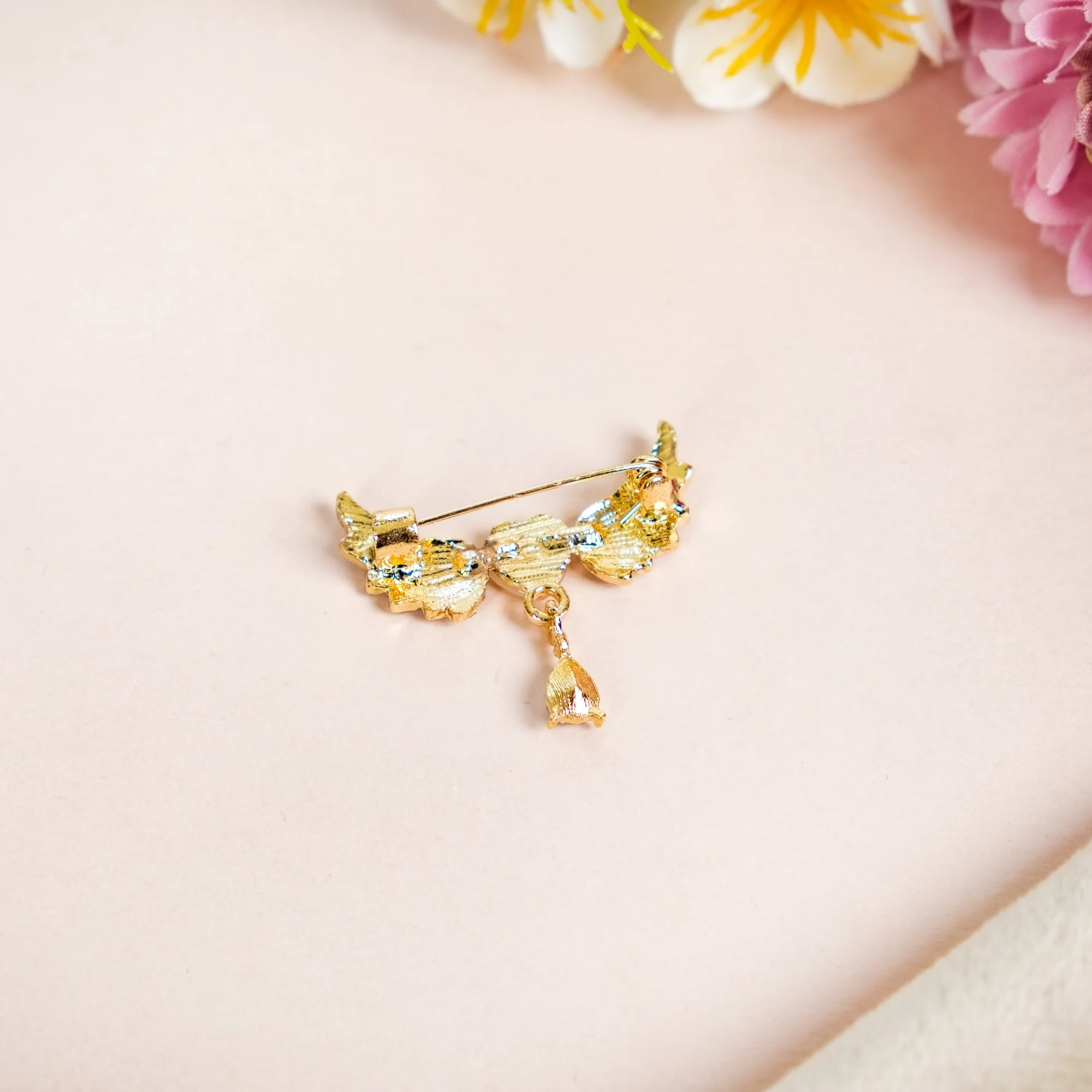Angel Wing And Heart Brooch Gold - Image 5