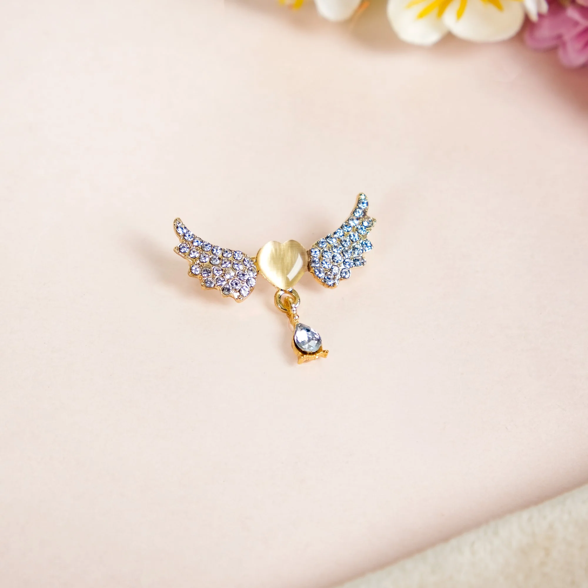 Angel Wing And Heart Brooch Gold - Image 6