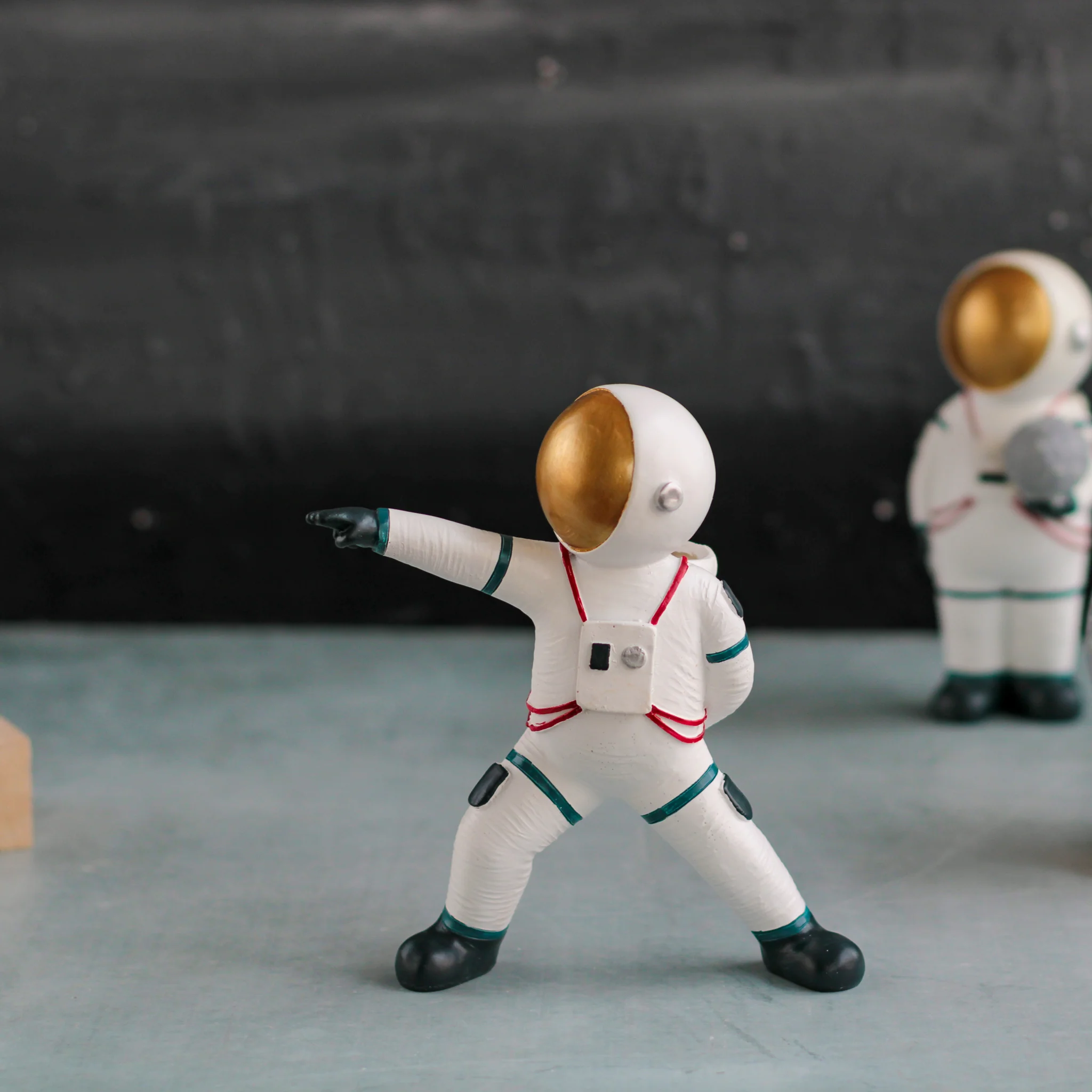 Astronaut Planter - Image 10