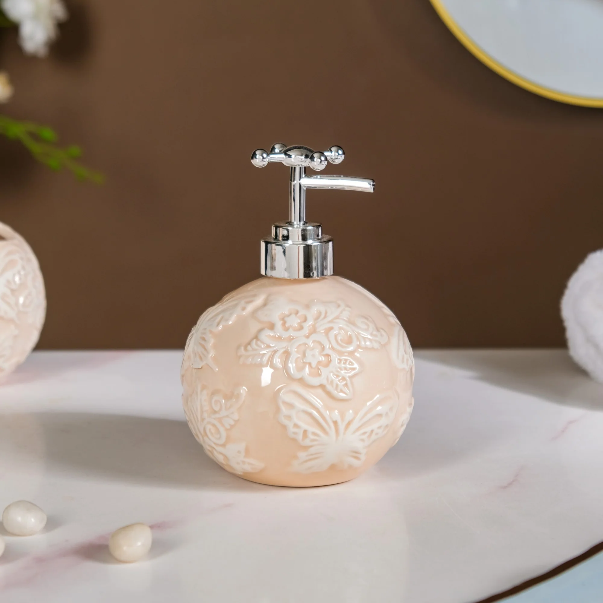Beige Embossed Ceramic Bath Set Of 3 - Image 8