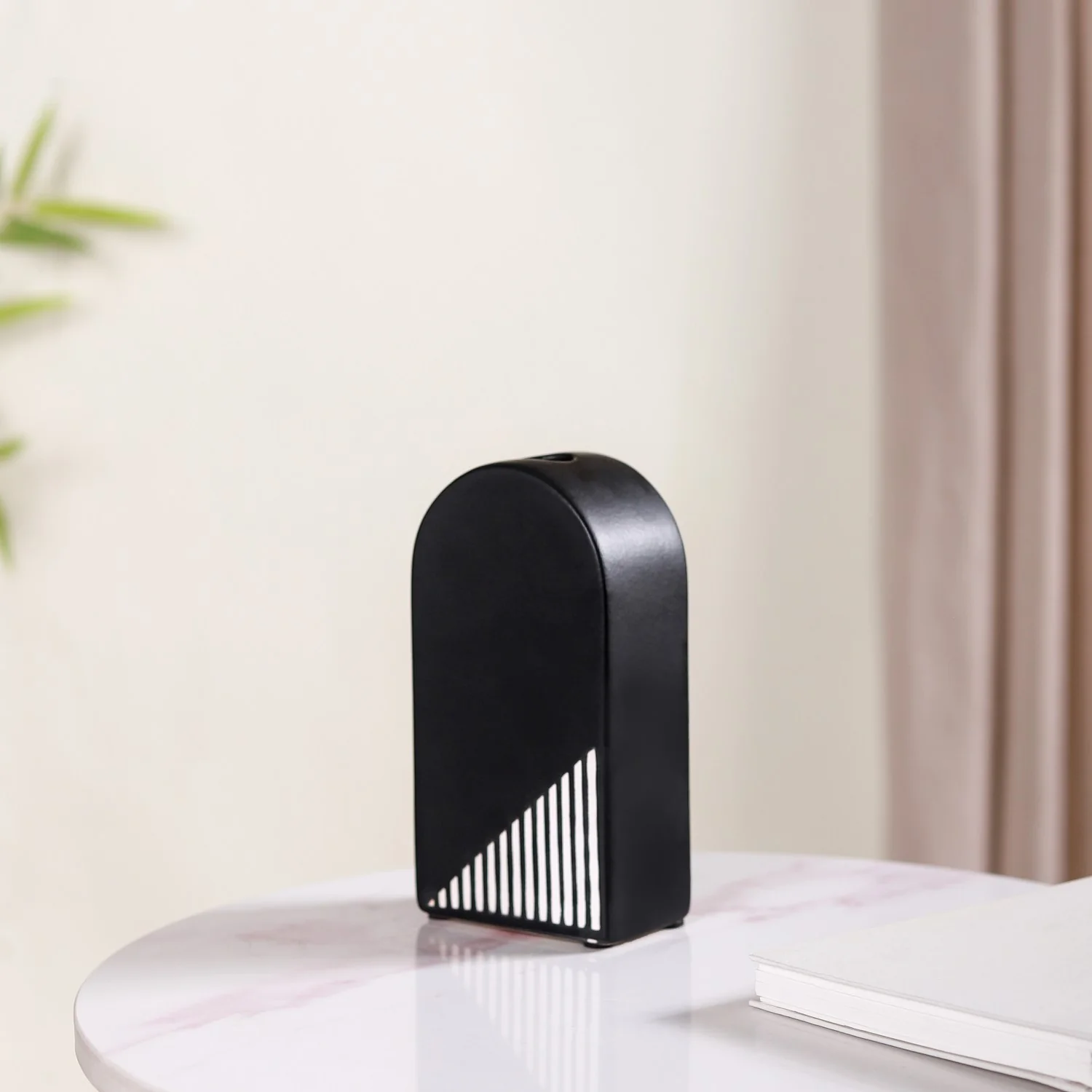 Black And White Arch Vase - Image 12