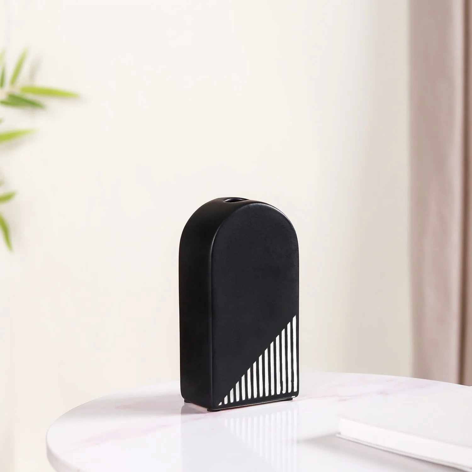 Black And White Arch Vase - Image 8