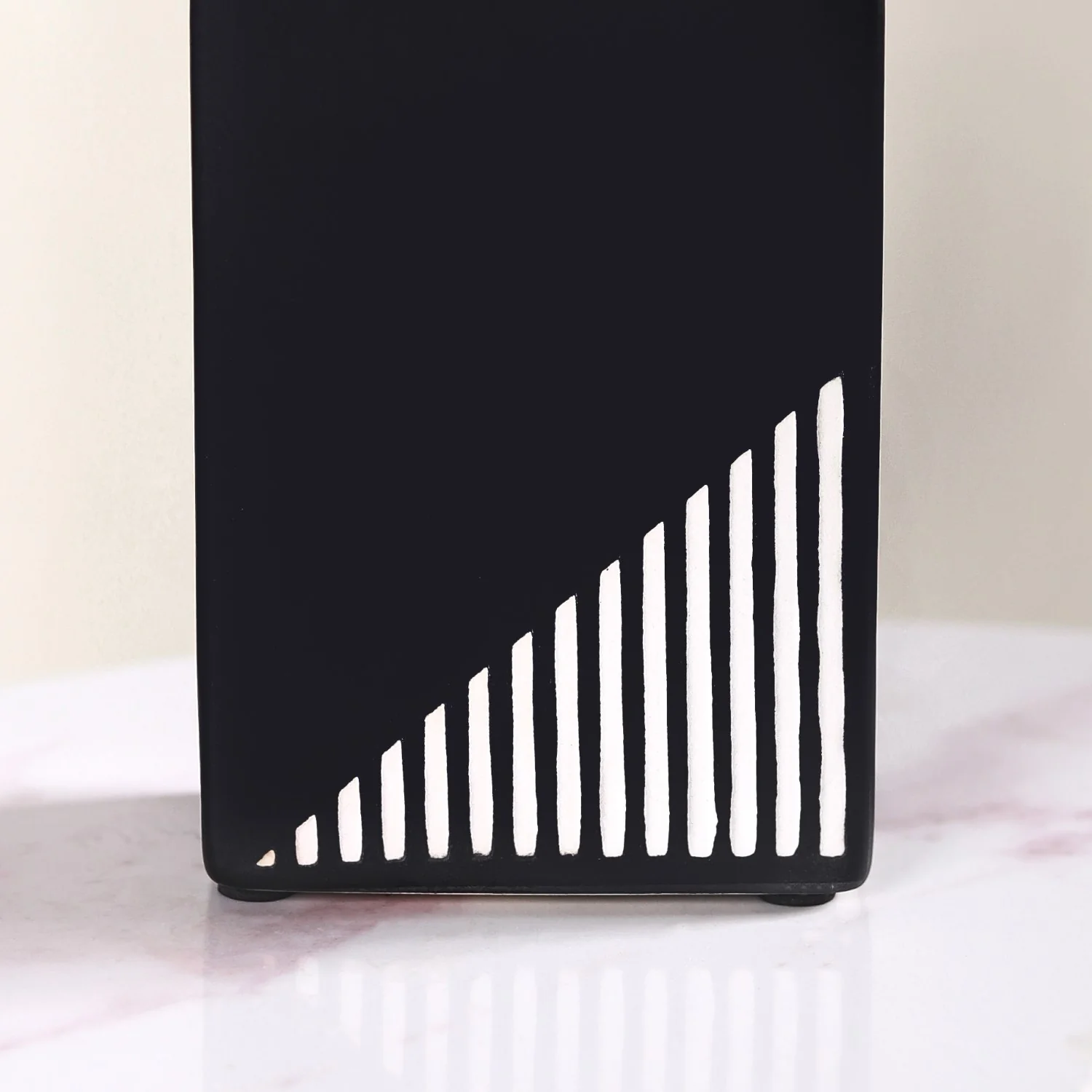 Black And White Arch Vase - Image 9