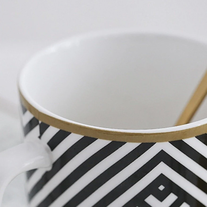 Black and White Mug - Image 4