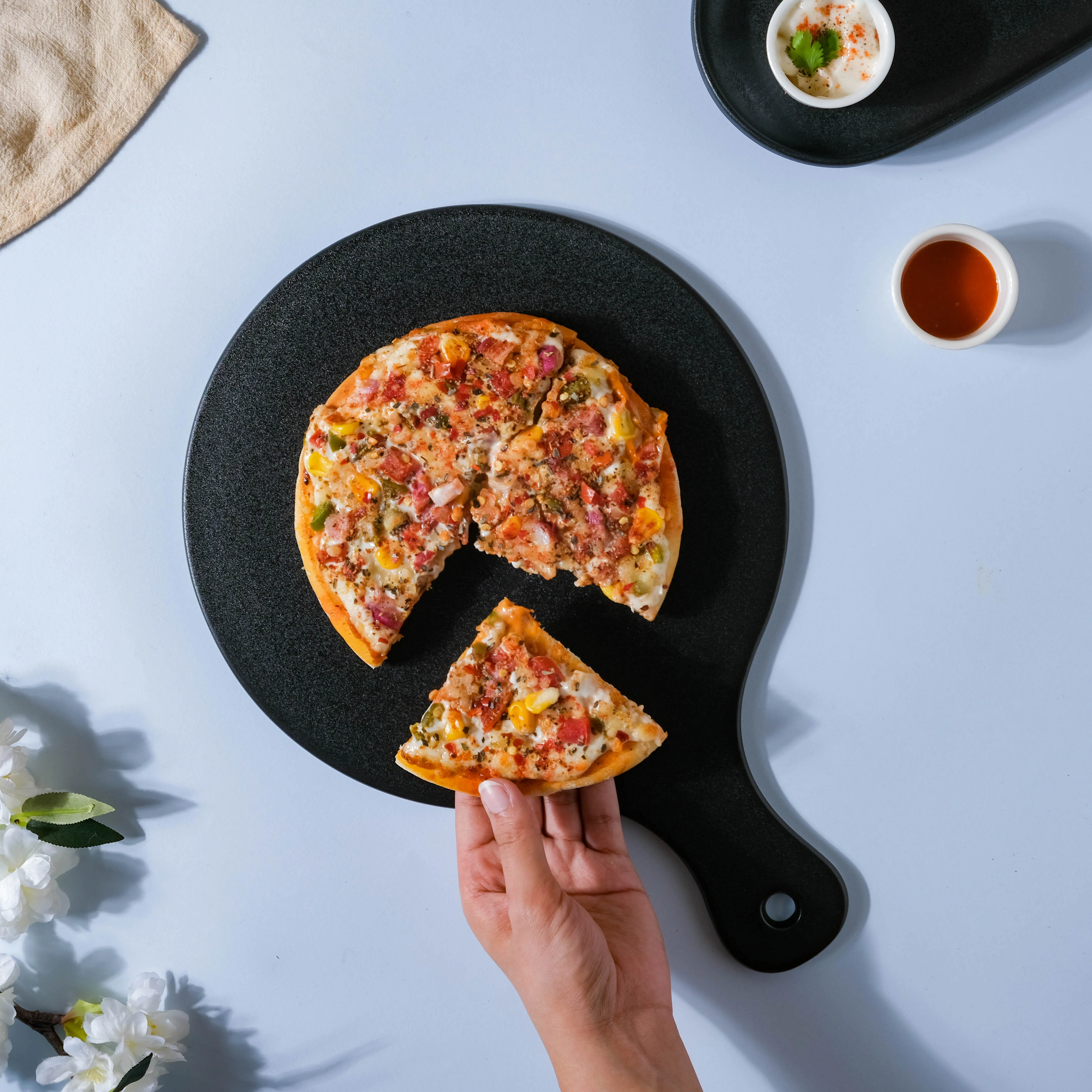 Black Pizza Platter With Handle - Image 2