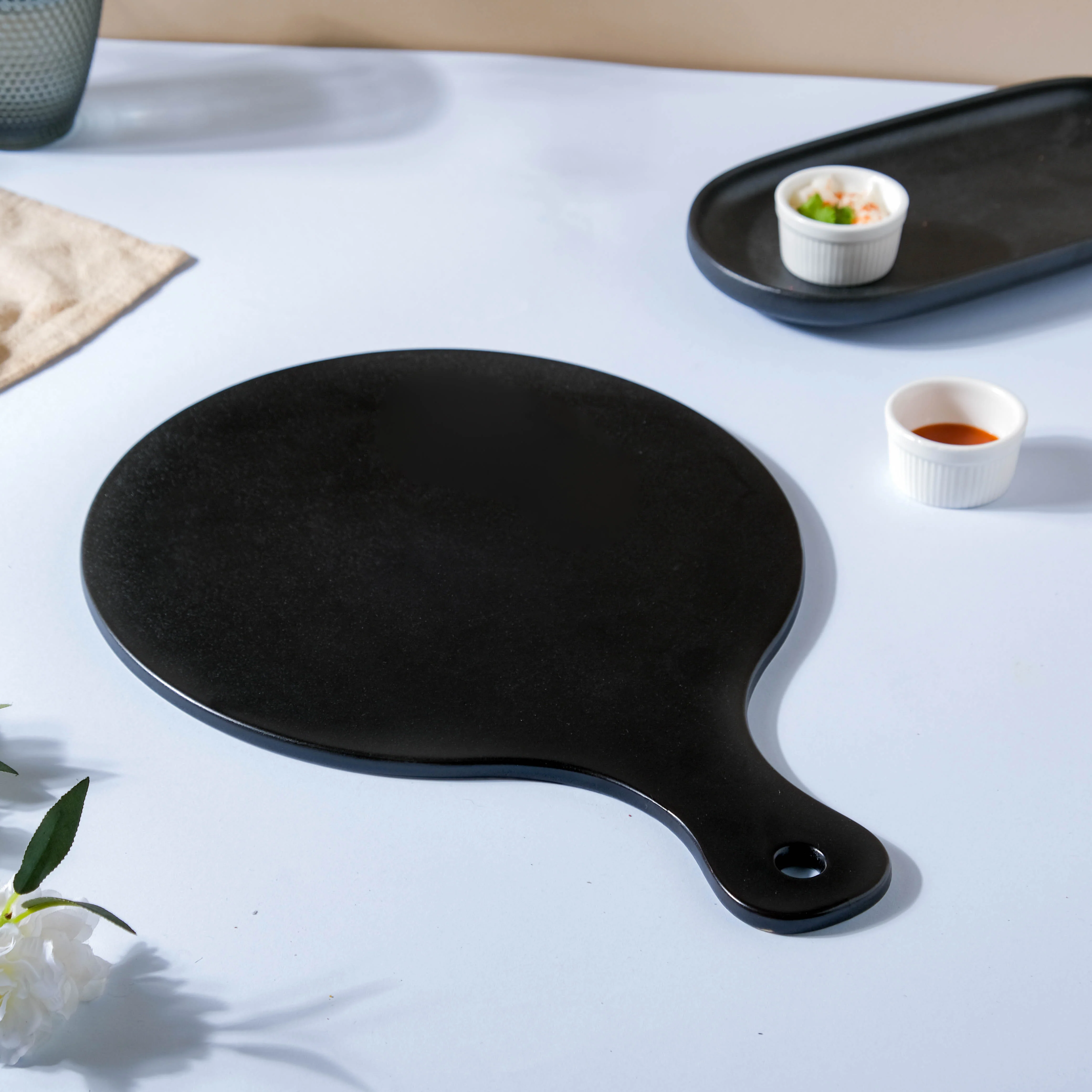 Black Pizza Platter With Handle - Image 6