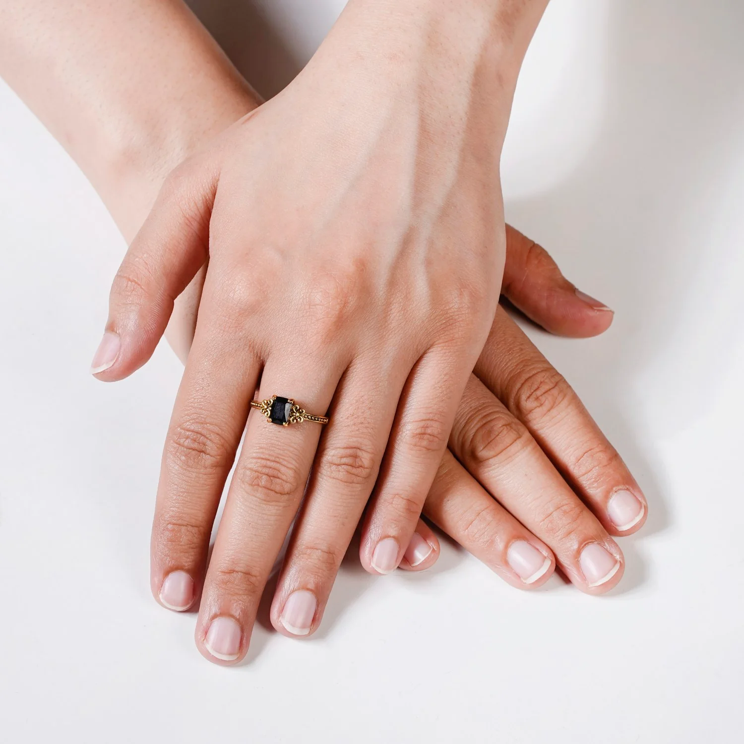 Black Stone Flutter Ring Gold - Image 2