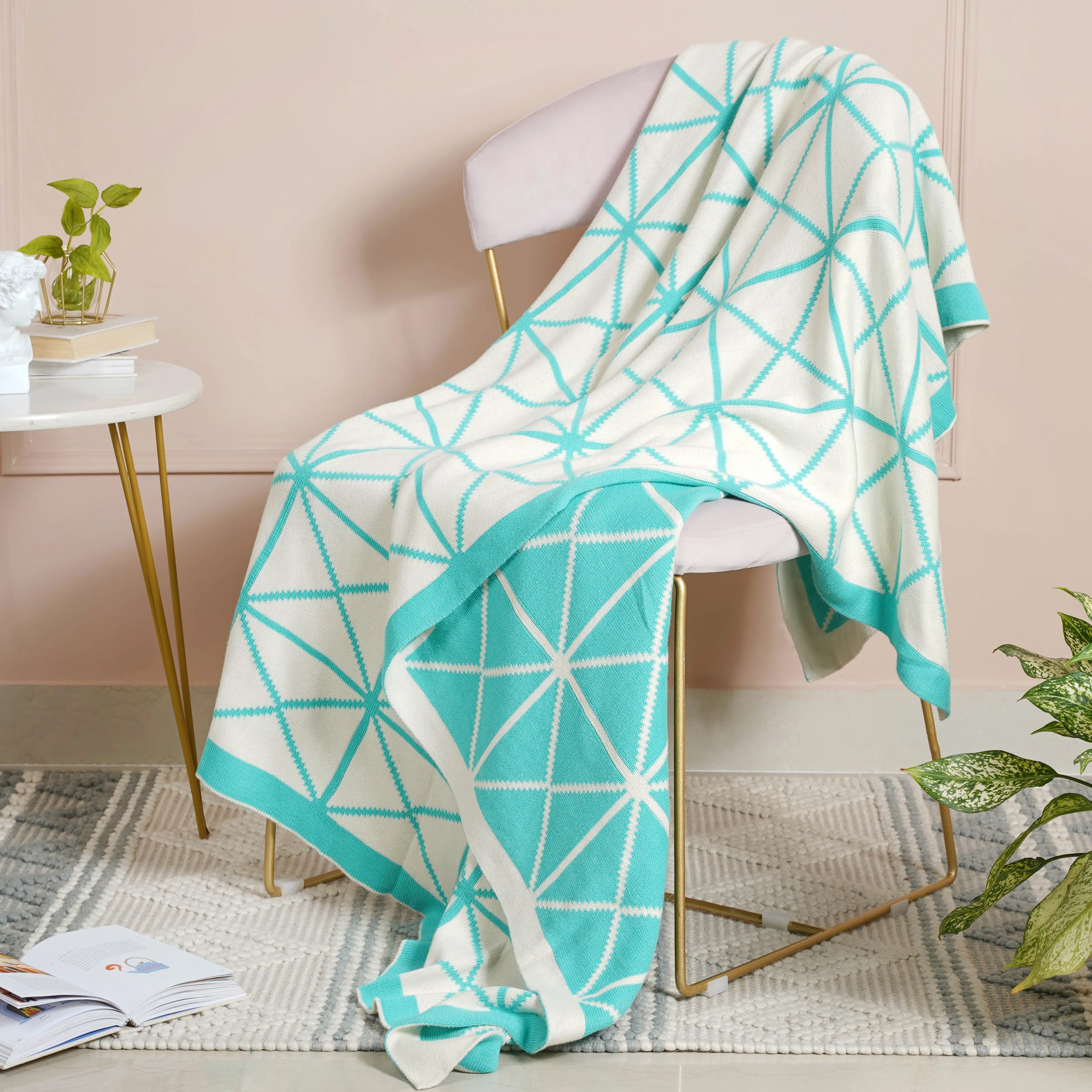 Blue and White Throw - Image 2