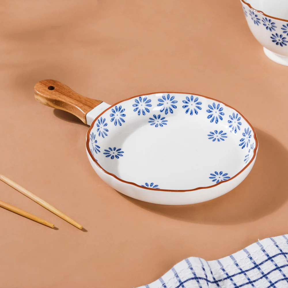 Blue Daisy Baking Plate With Handle 7.5 Inch - Image 3