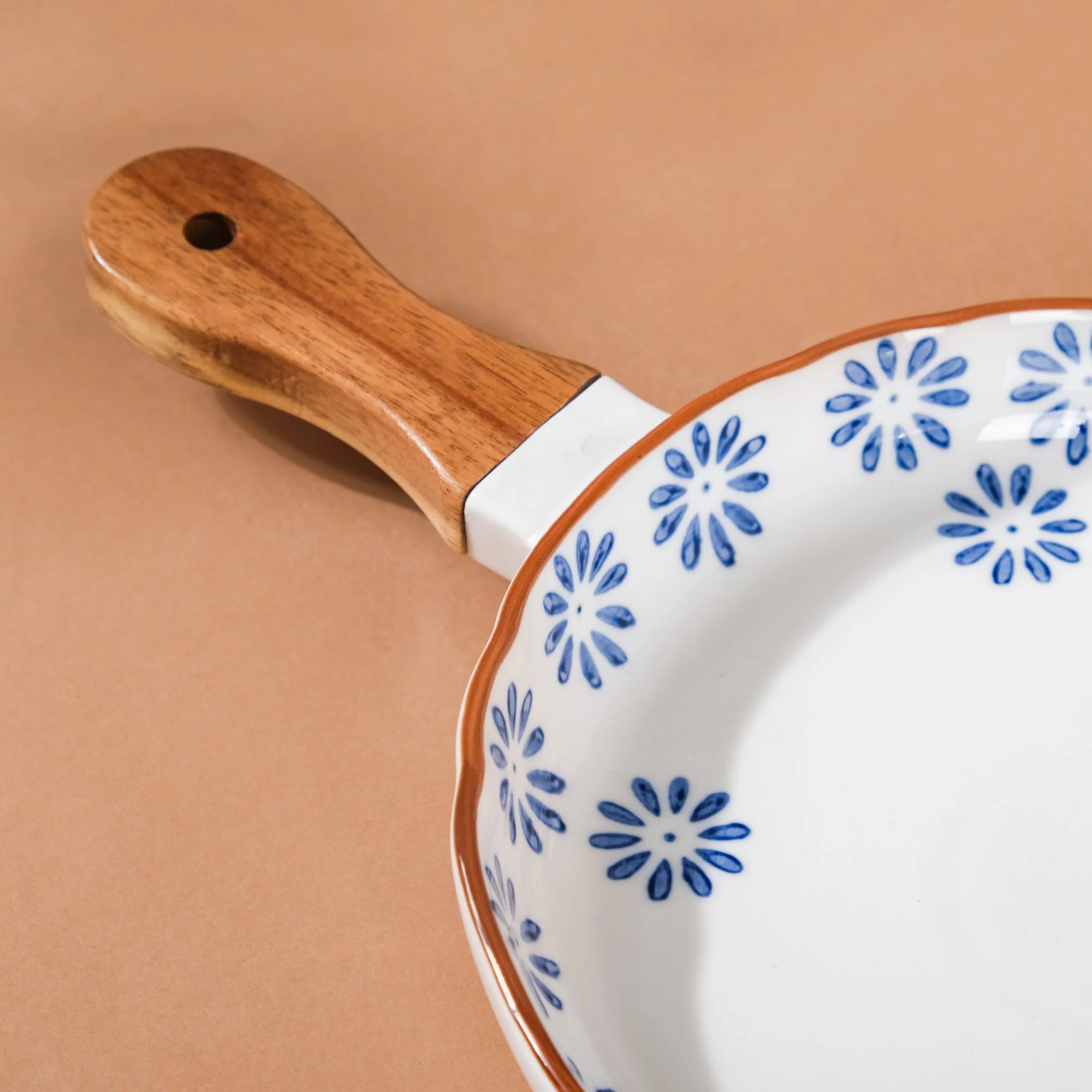 Blue Daisy Baking Plate With Handle 7.5 Inch - Image 7