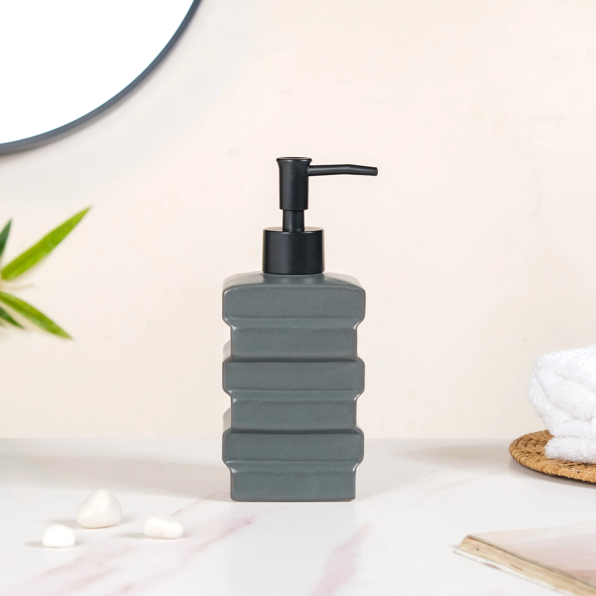 Brick Design Handwash Dispenser Grey 450ml - Image 6