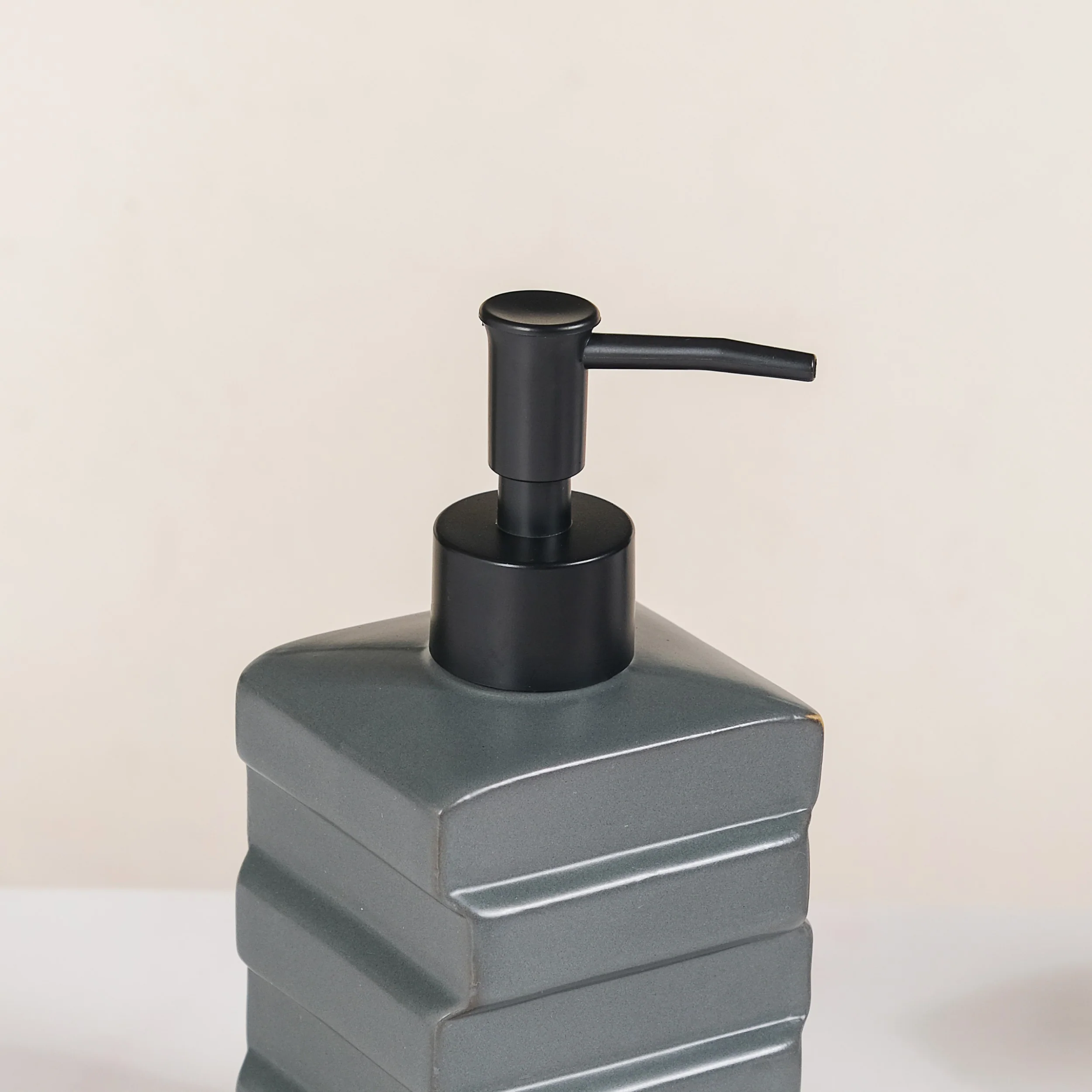 Brick Design Handwash Dispenser Grey 450ml - Image 7