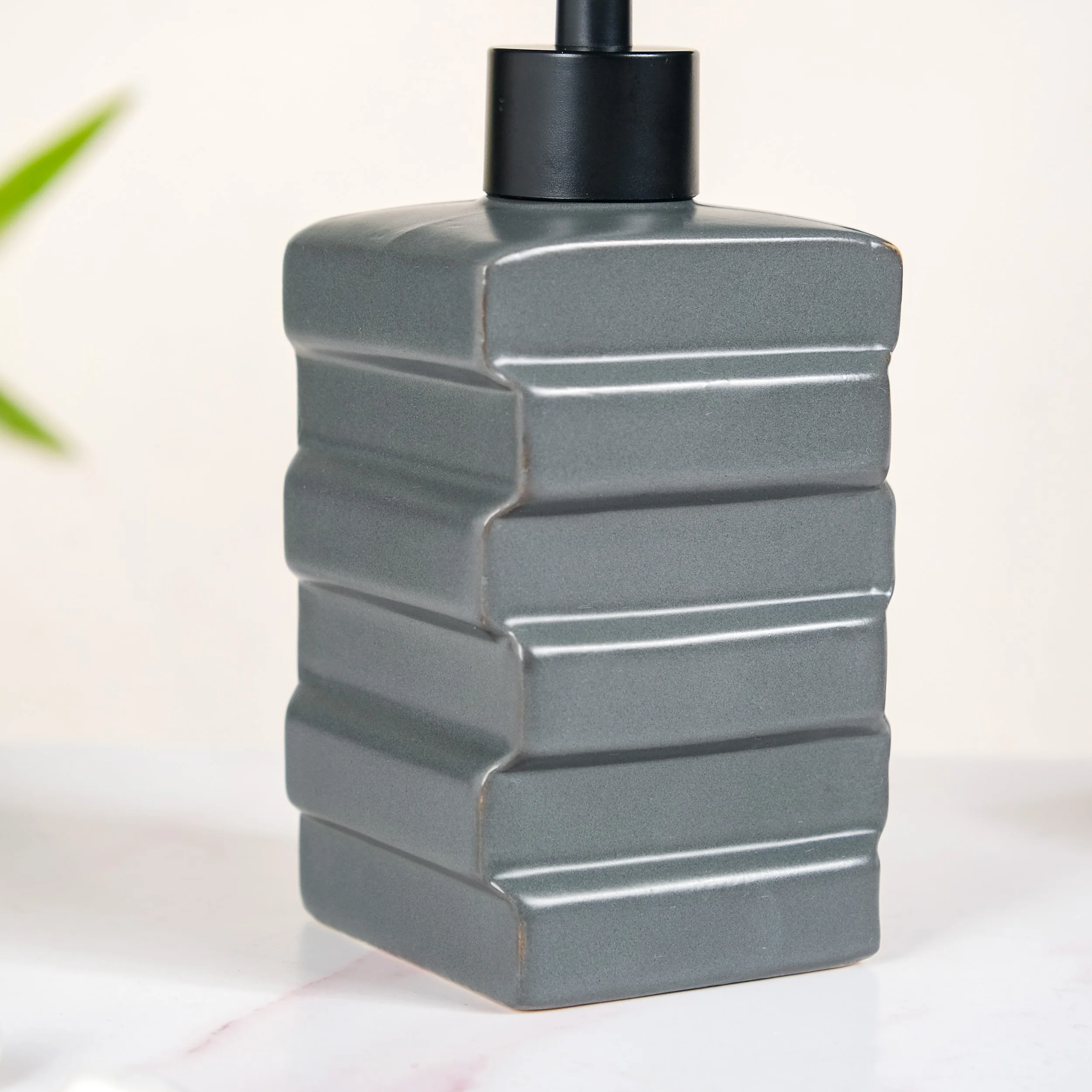 Brick Design Handwash Dispenser Grey 450ml - Image 8