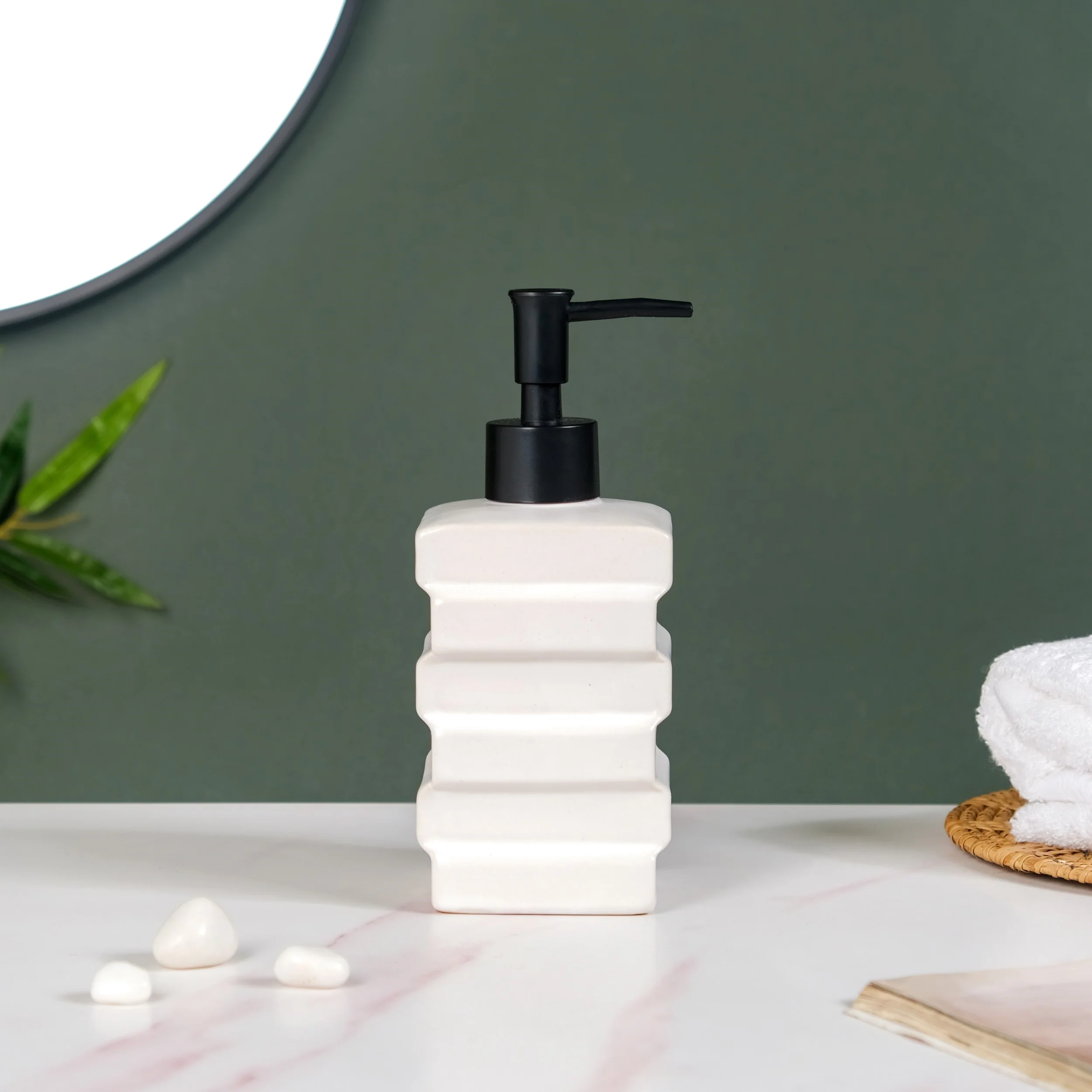 Brick Textured Liquid Dispenser White 450ml - Image 3