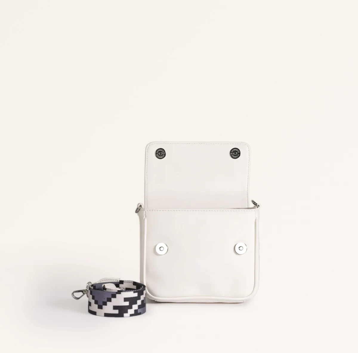 Brio Classic Confidence Shoulder Bag White - Image 12