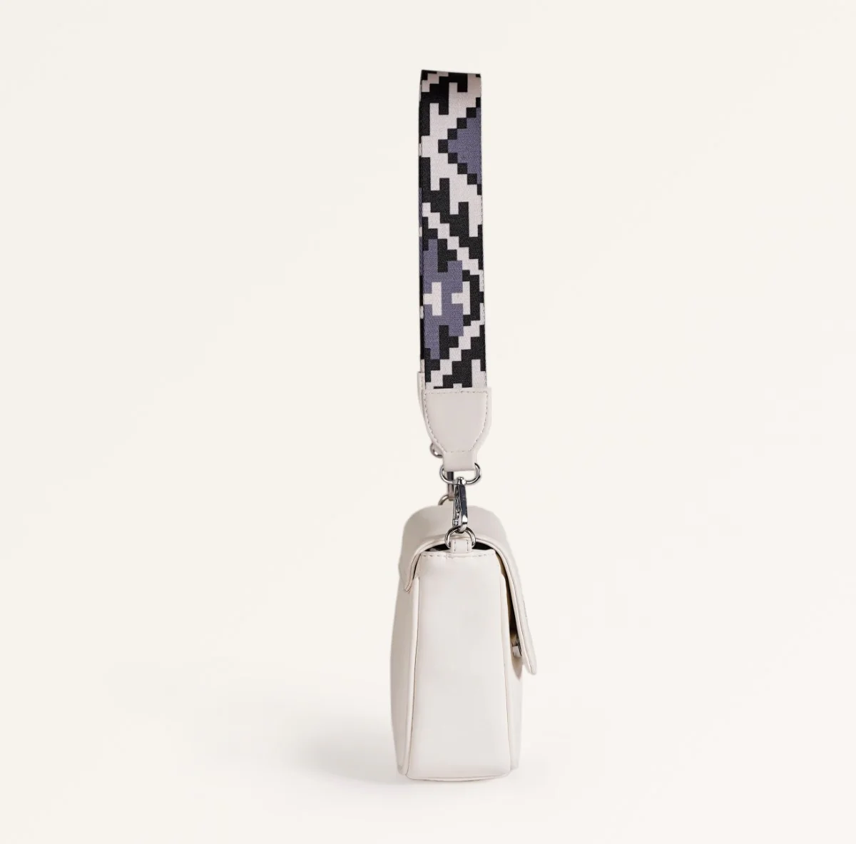 Brio Classic Confidence Shoulder Bag White - Image 8
