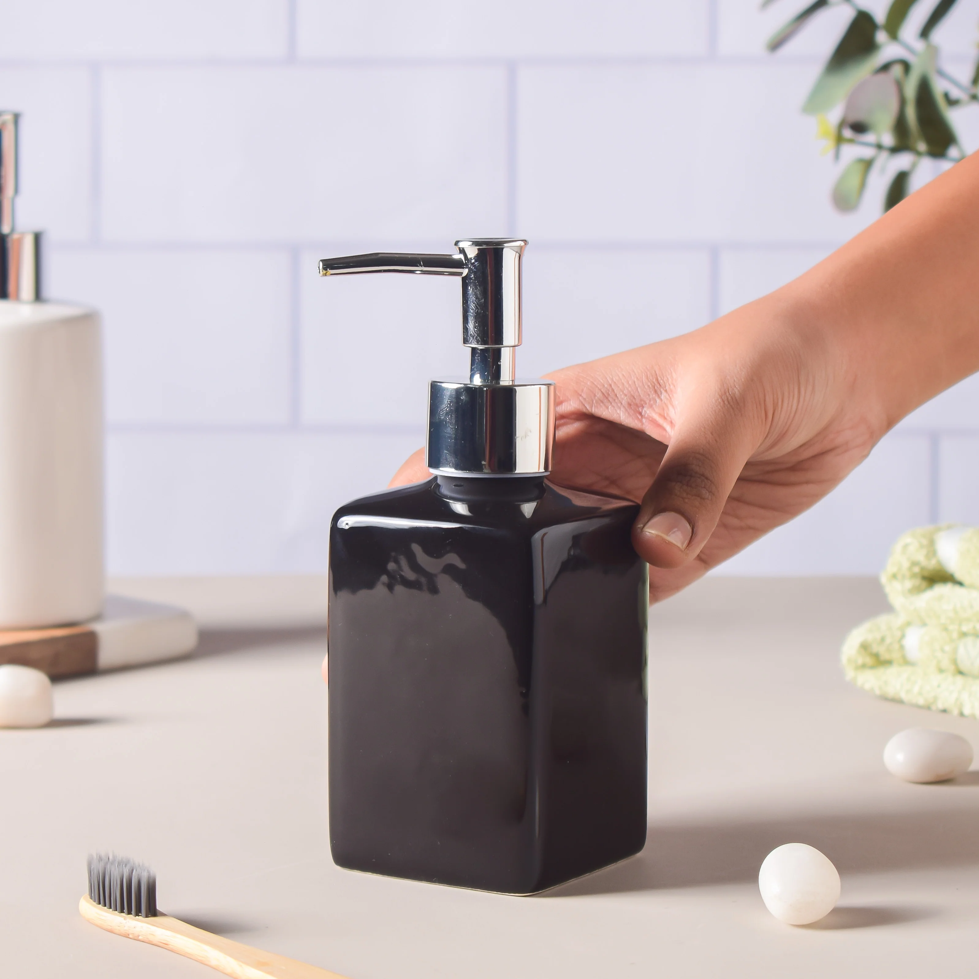 Celestria Black Dispenser 250ml - Image 5