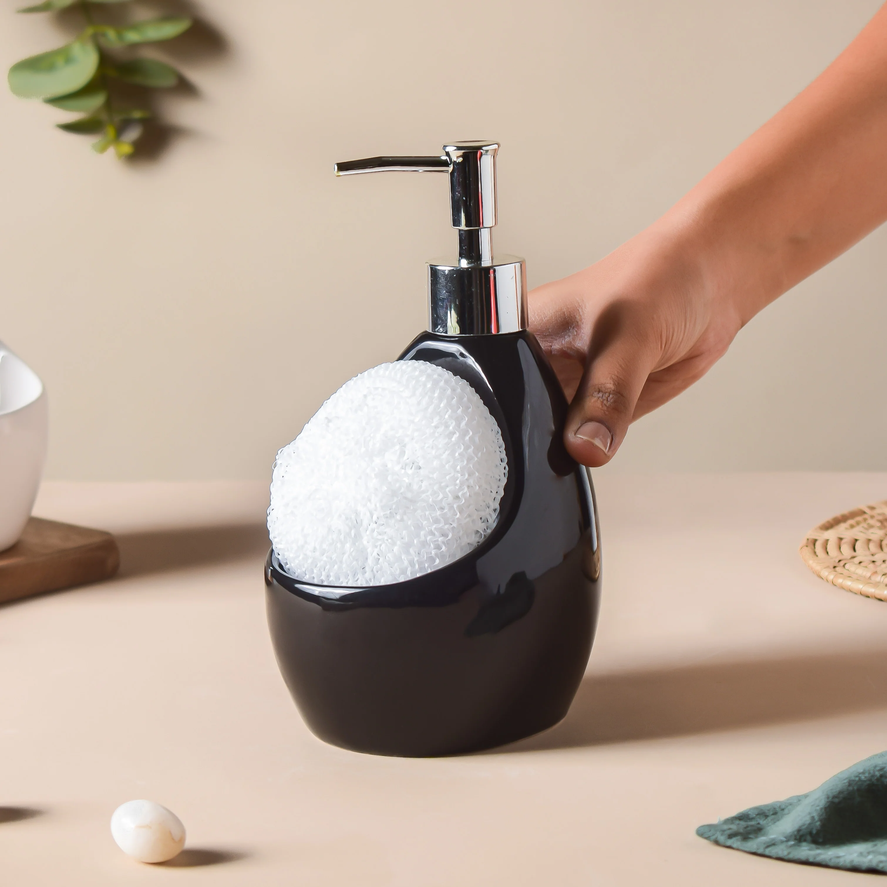 Celestria Black Glossy Dispenser With Scrubber 450ml - Image 6