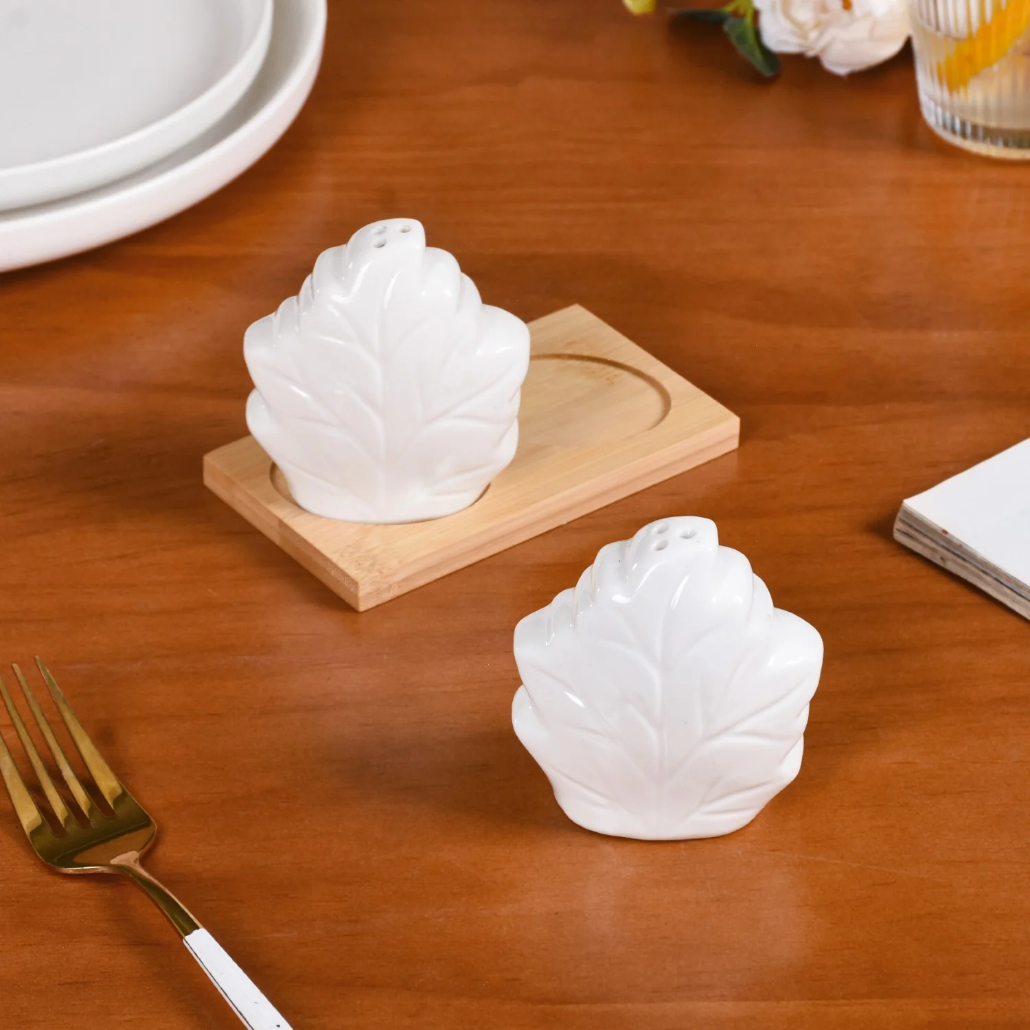 Ceramic Maple Leaf Salt Pepper Shaker Set With Tray - Image 2