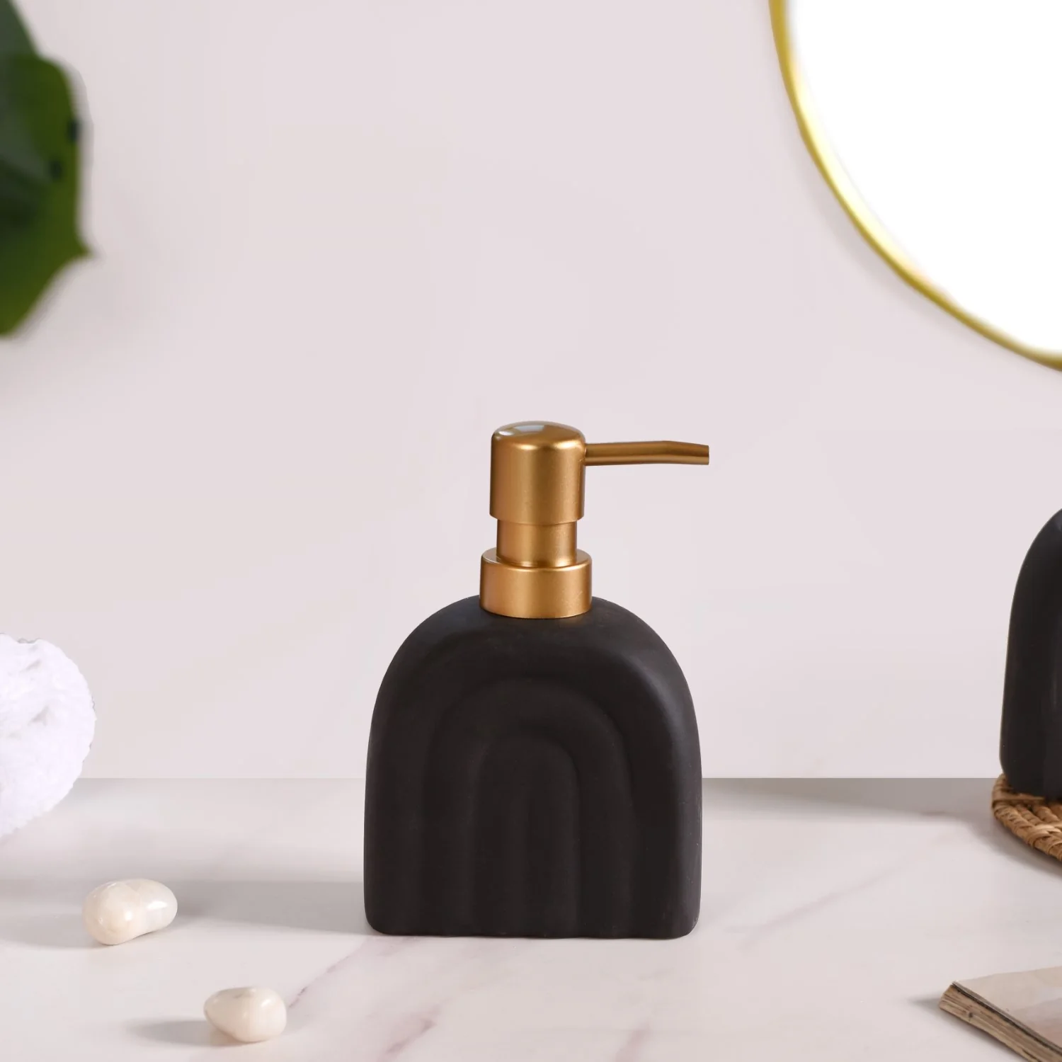 Chic Arches Ceramic Bath Set Of 2 Matte Black - Image 7
