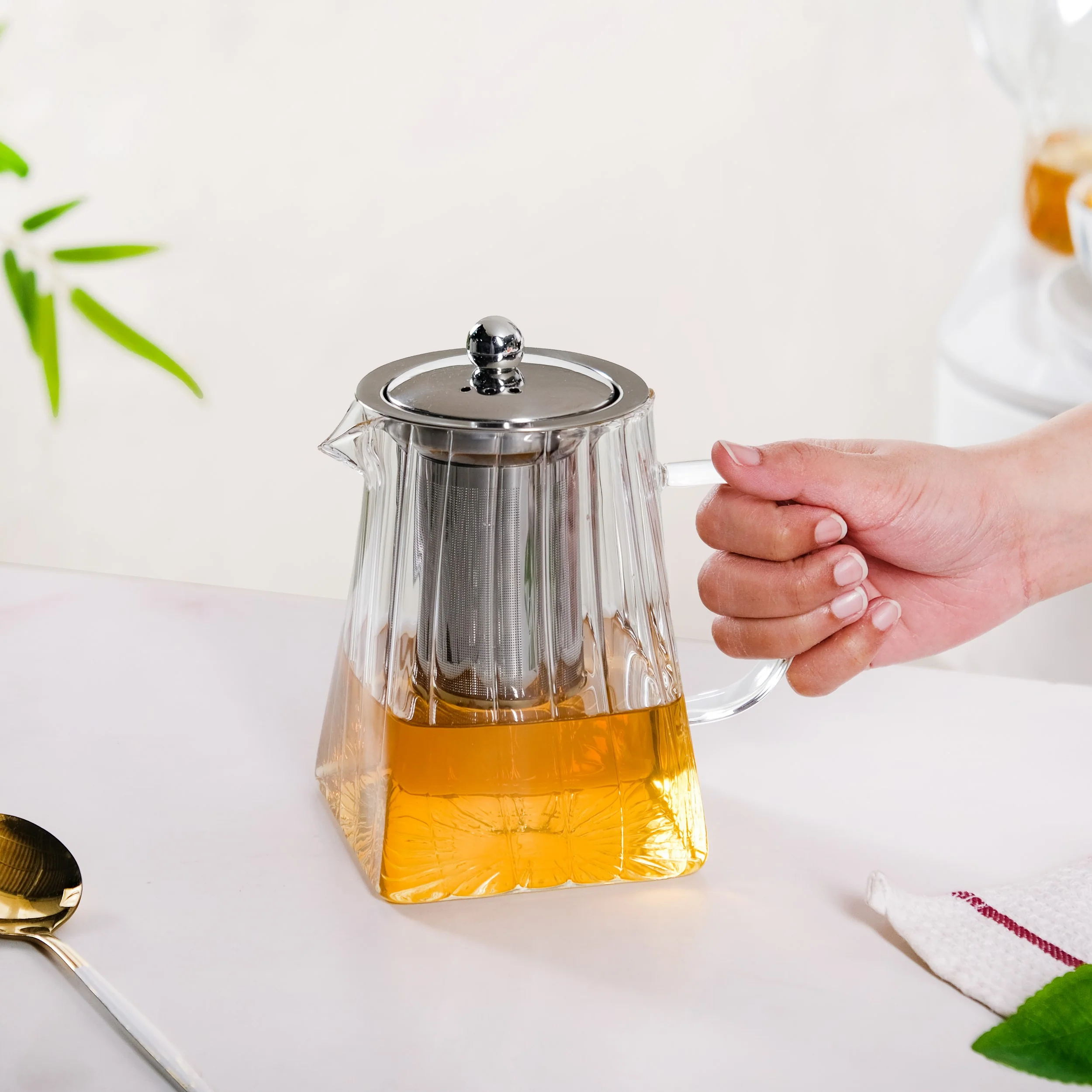 Chic Flame Safe Glass Teapot With Strainer 900ml - Image 2