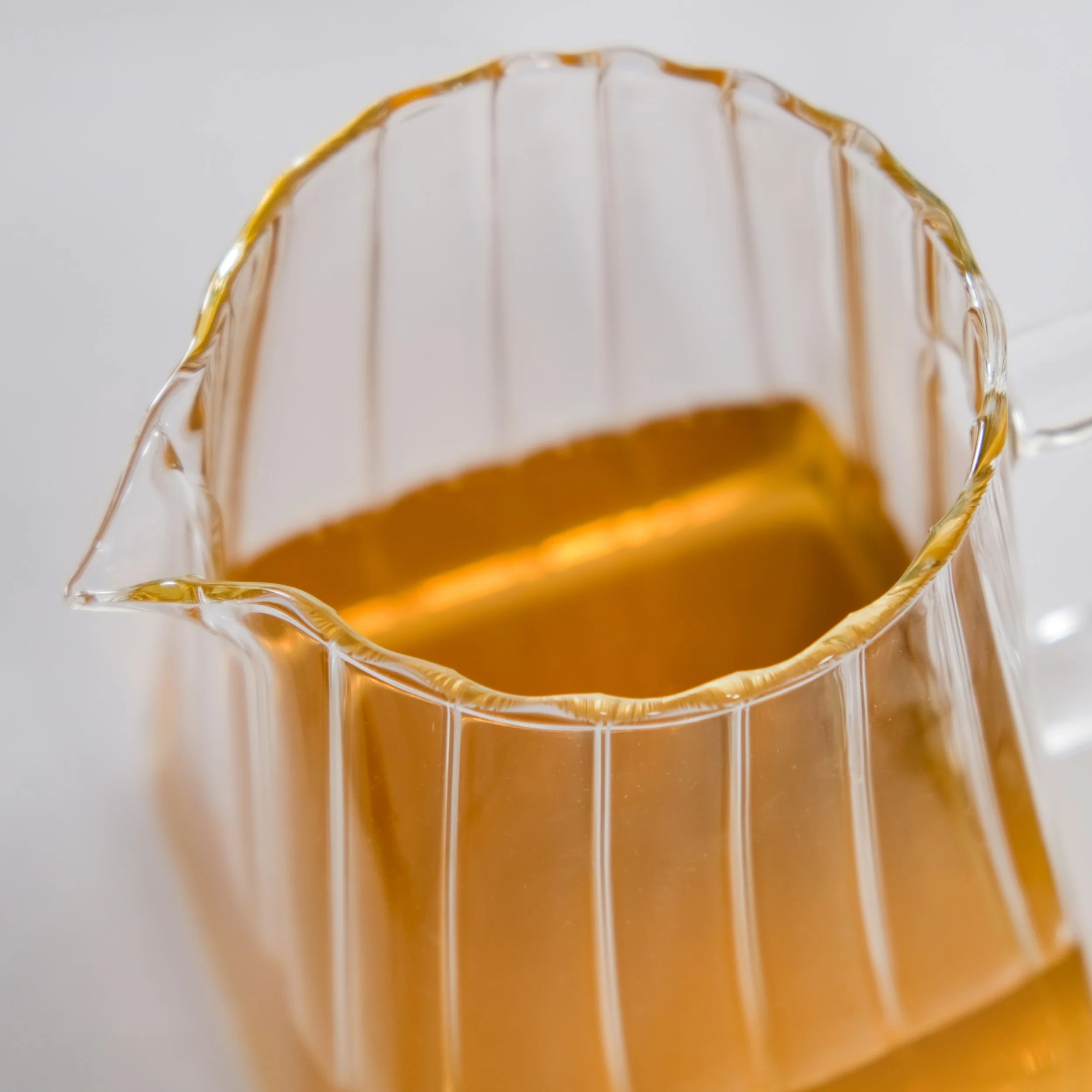 Chic Flame Safe Glass Teapot With Strainer 900ml - Image 5