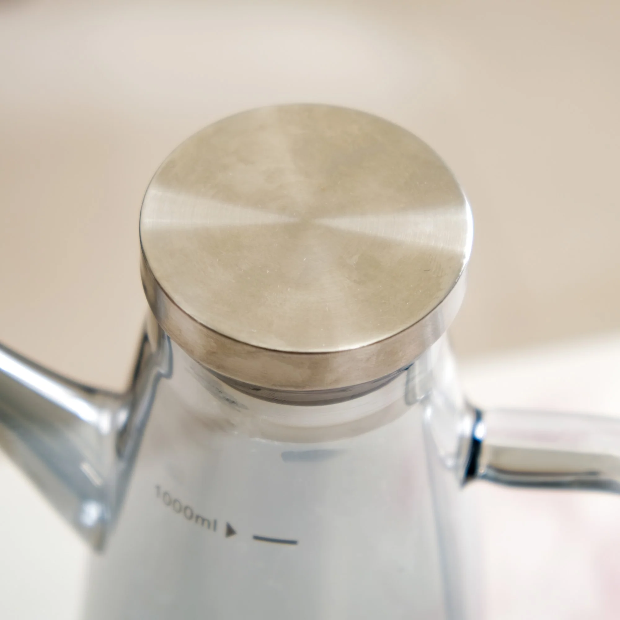 Chic Grey Borosilicate Glass Oil Jar Dispenser With Markings 1000ml - Image 7