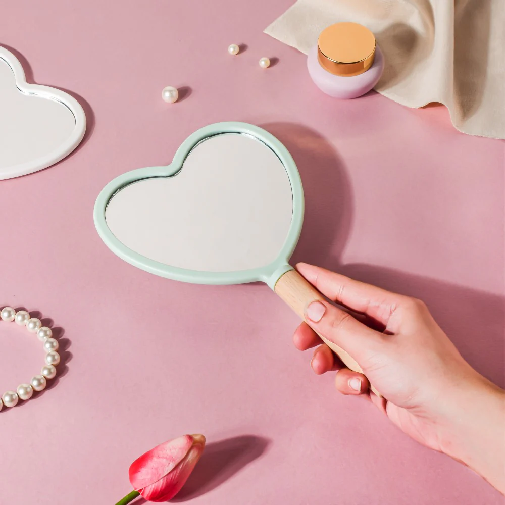 Chic Heart Hand Mirror Green - Image 2