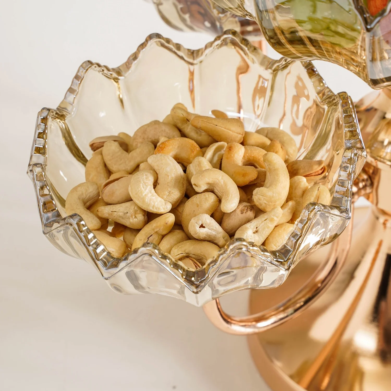 Chic Rotating Set of 5 Decorative Glass Bowls With Stand - Image 7
