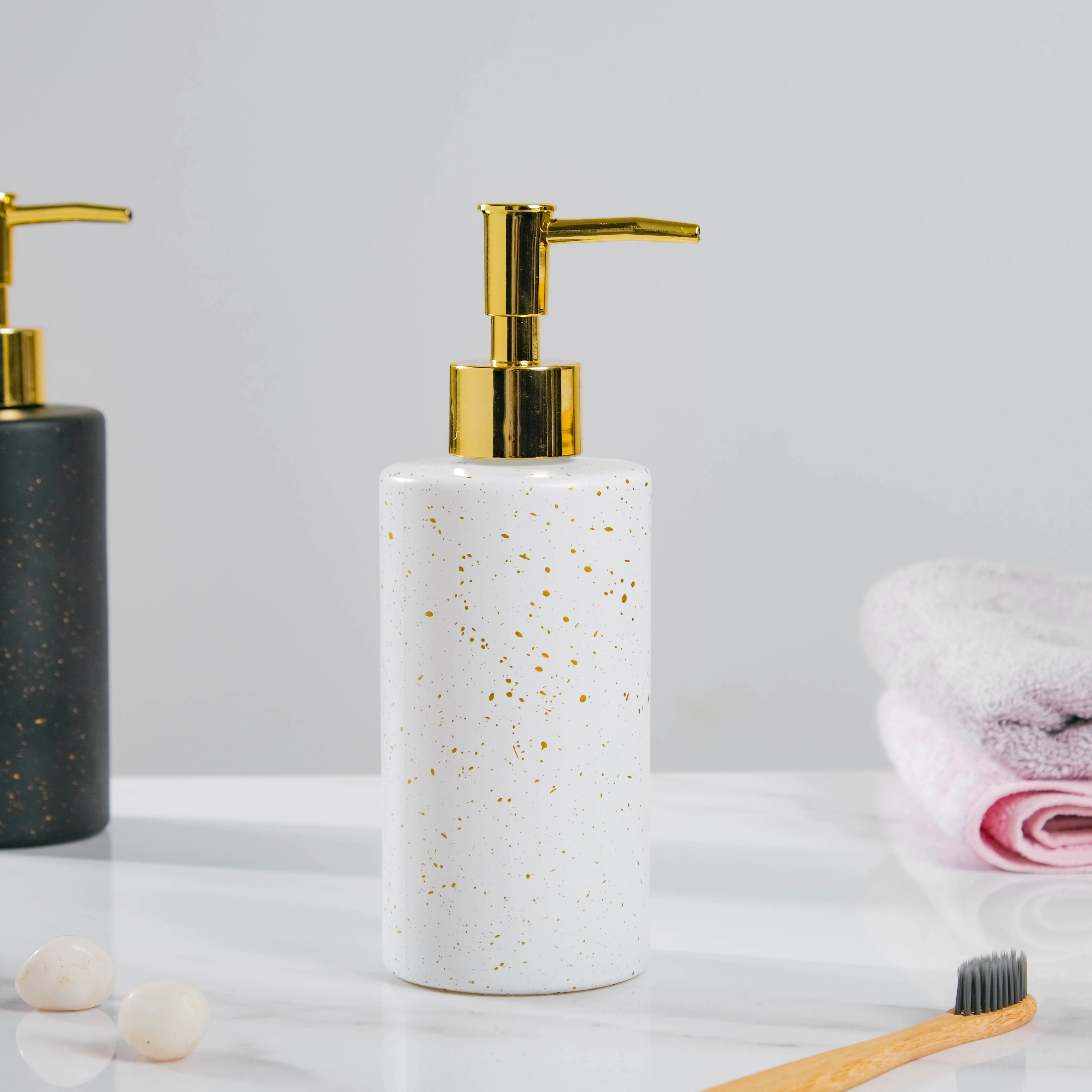 Chimera White Ceramic Dispenser With Nozzle