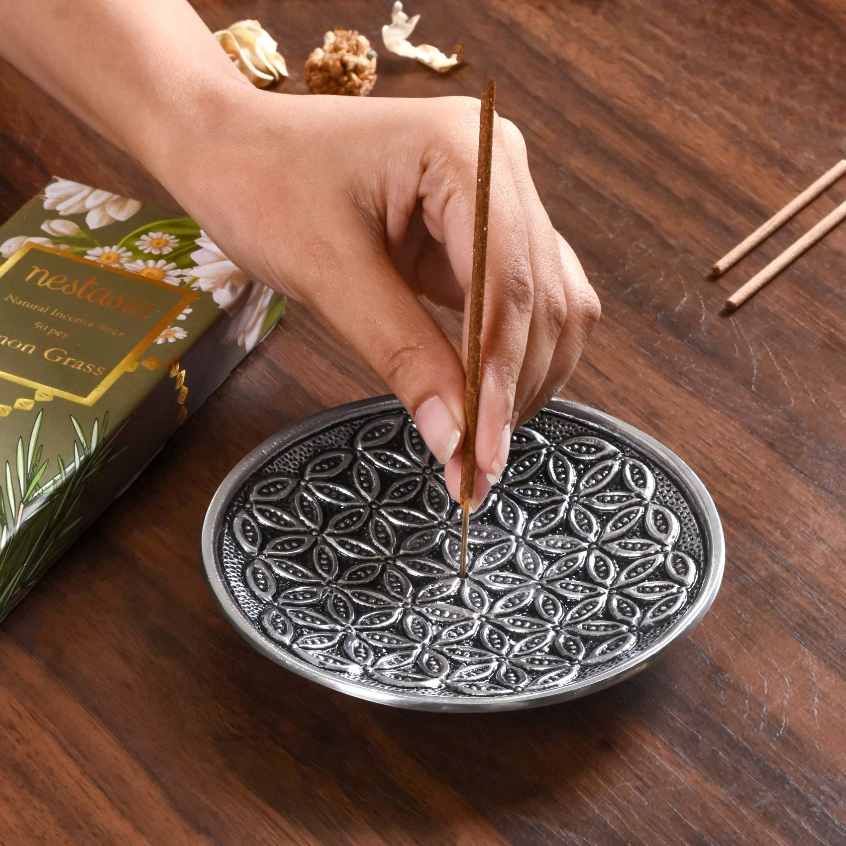 Circle Of Life Engraved Incense Holder With Lemon Grass Incense Sticks - Image 5