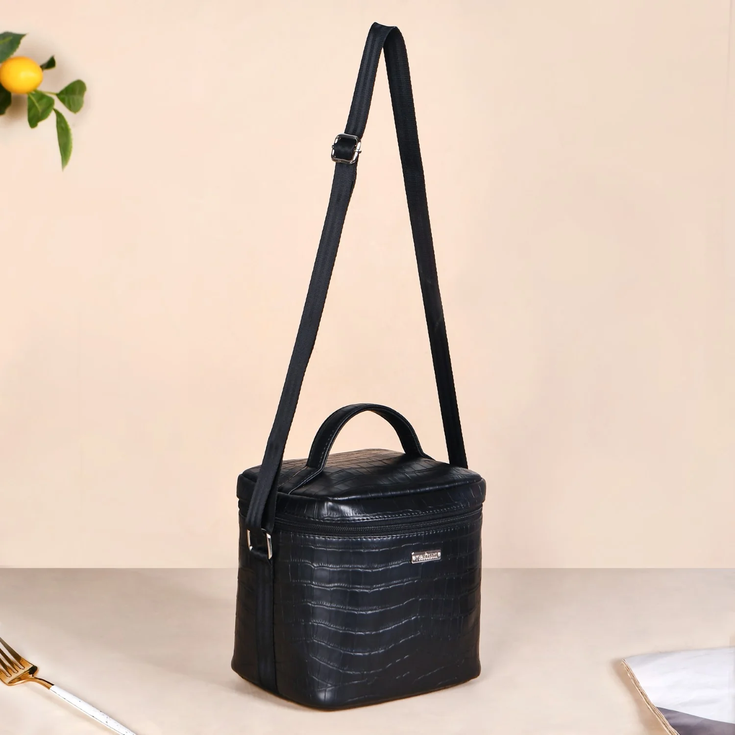 Classic Luxury Insulated Lunch Bag Black - Image 6