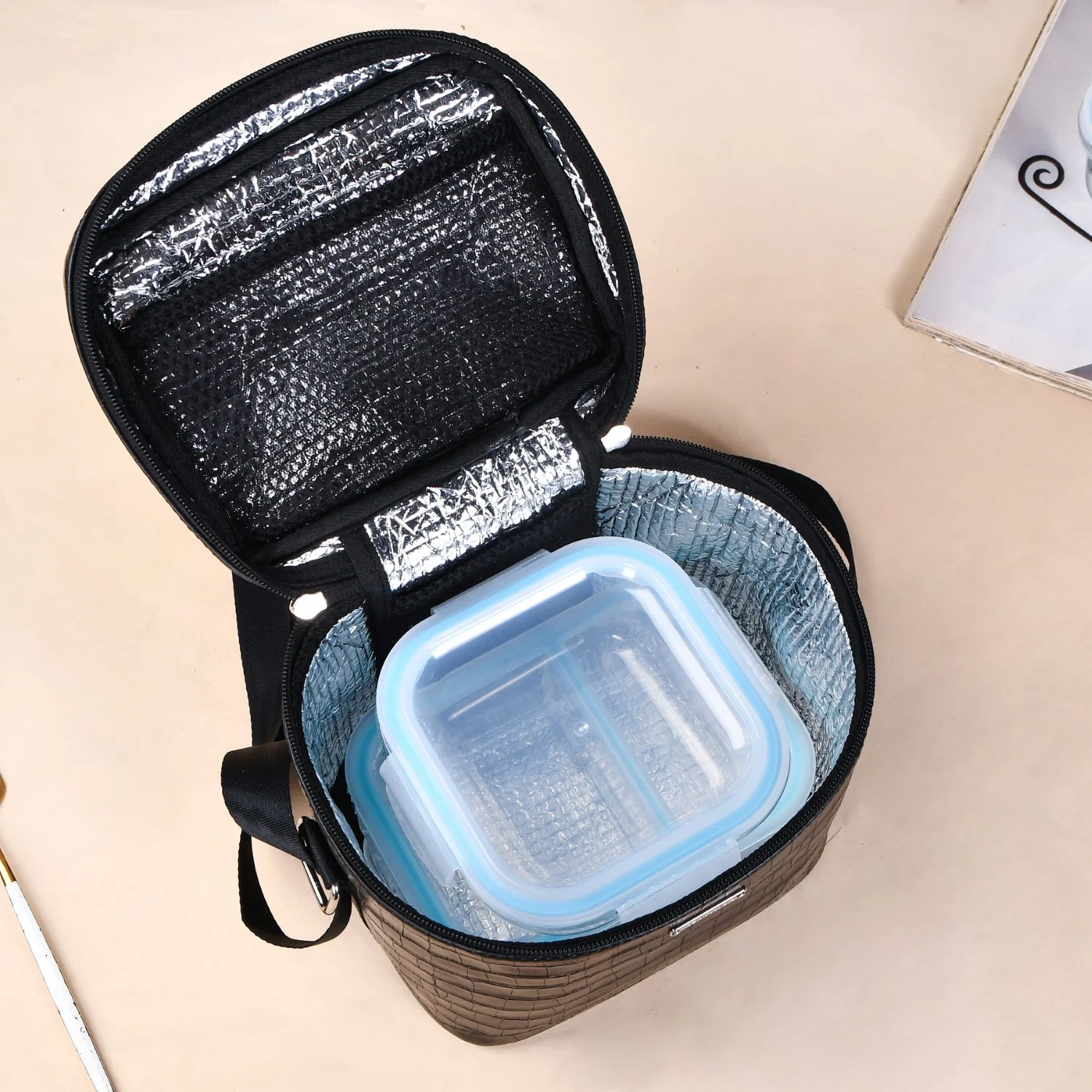 Classic Luxury Insulated Lunch Bag Black - Image 7