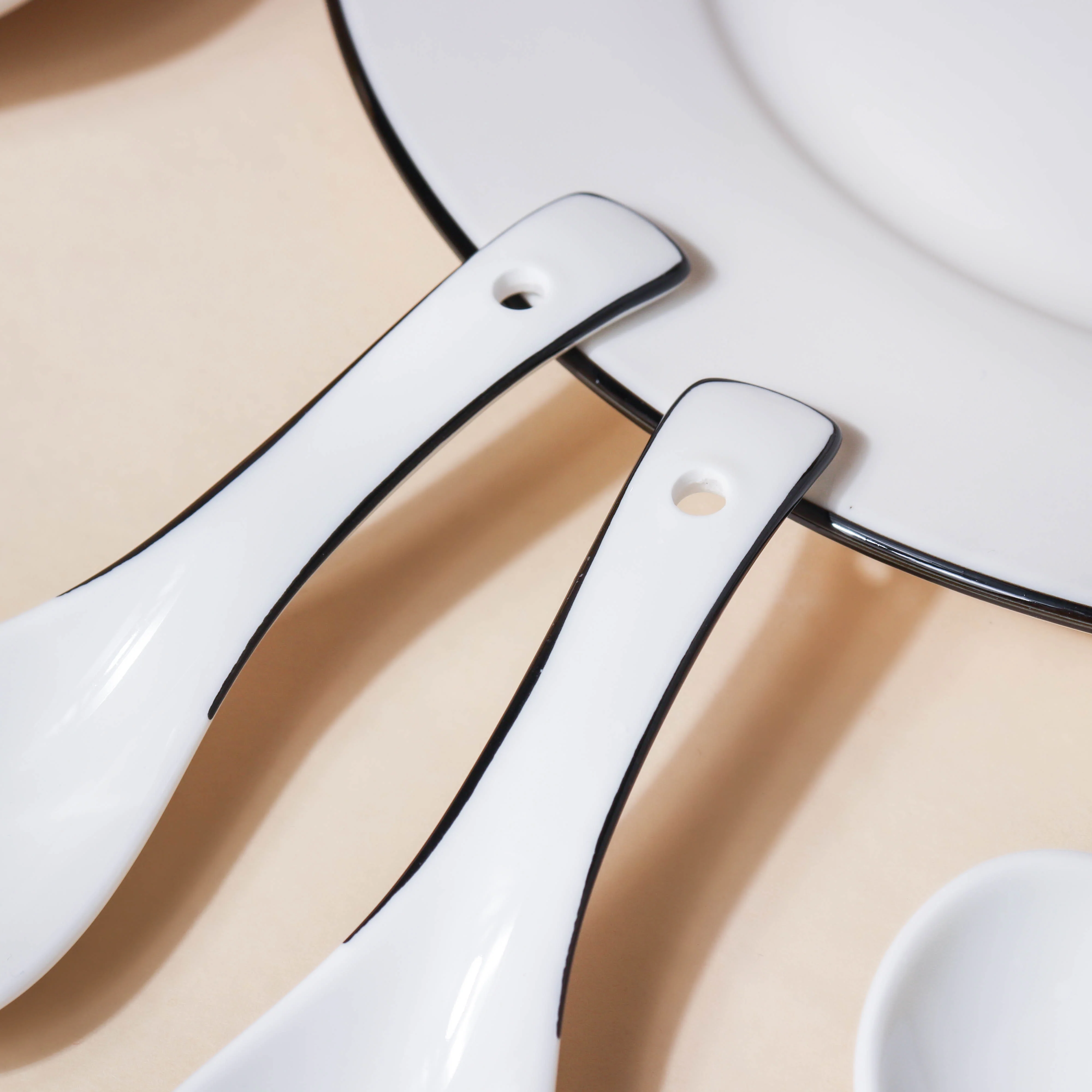 Classic White 36 Piece Dinner Set For 8 - Image 18