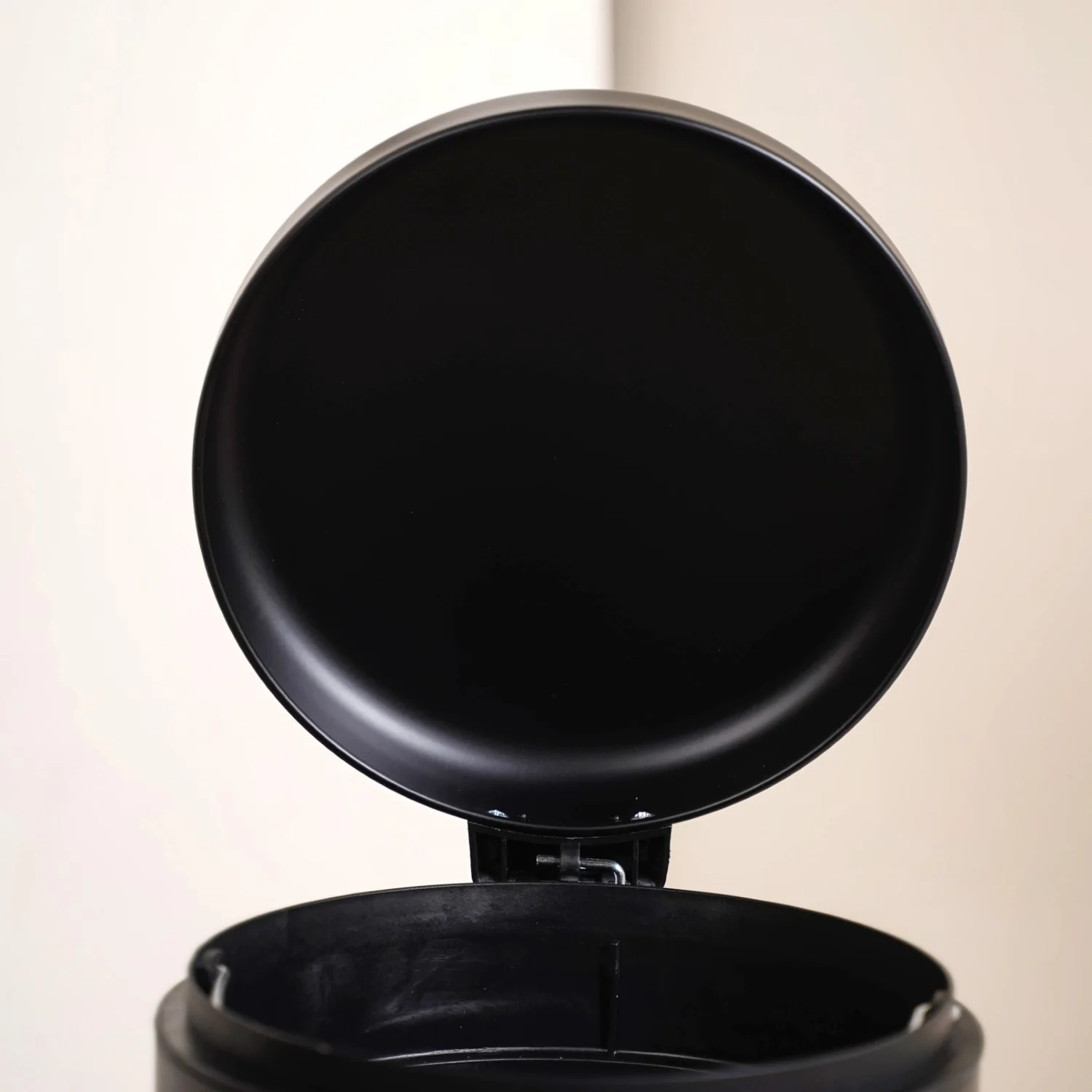 Clean Curve Dustbin With Removable Bucket Black 3000ml - Image 9