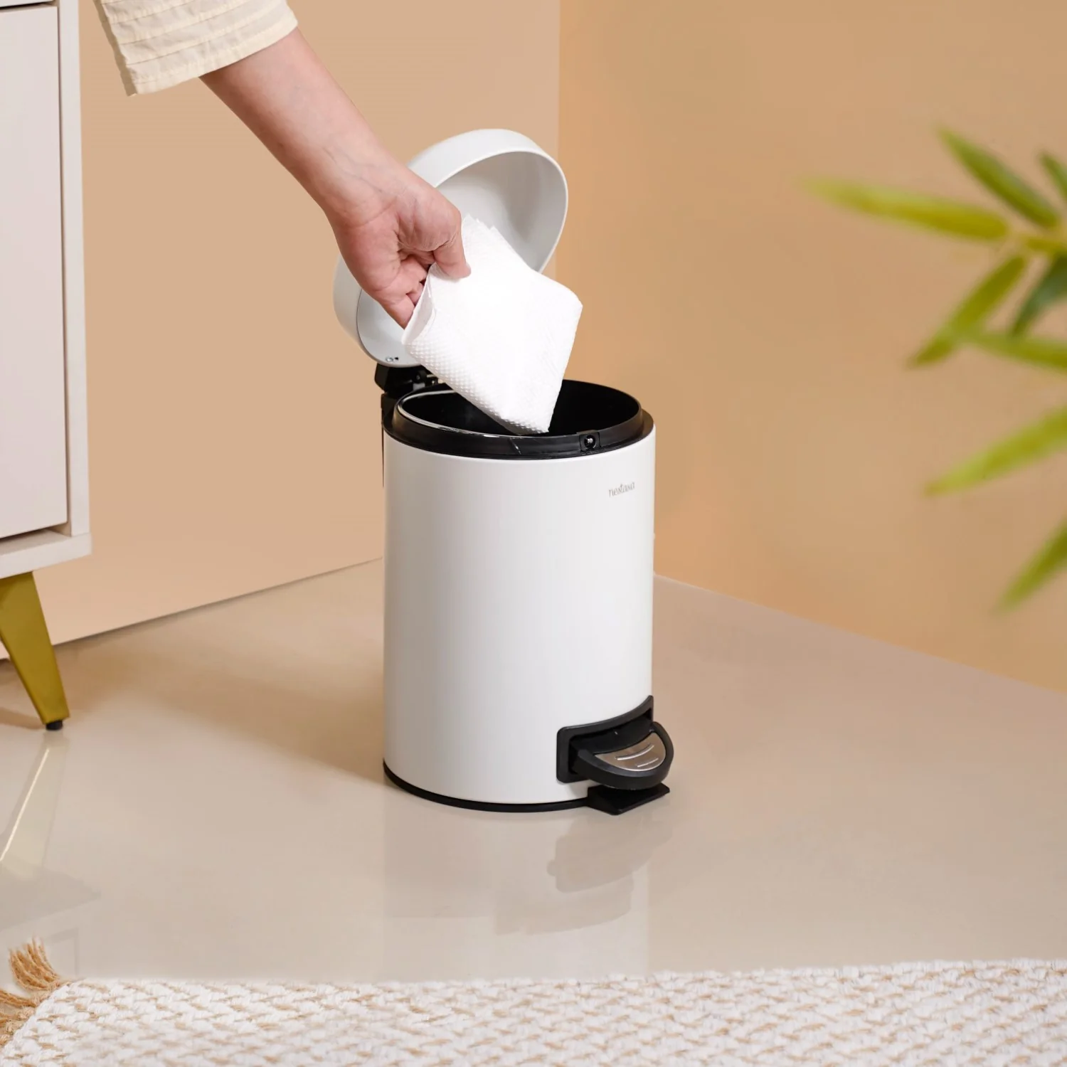 Clean Curve Pedal Operated Metal Dustbin With Bucket White 3000ml - Image 2