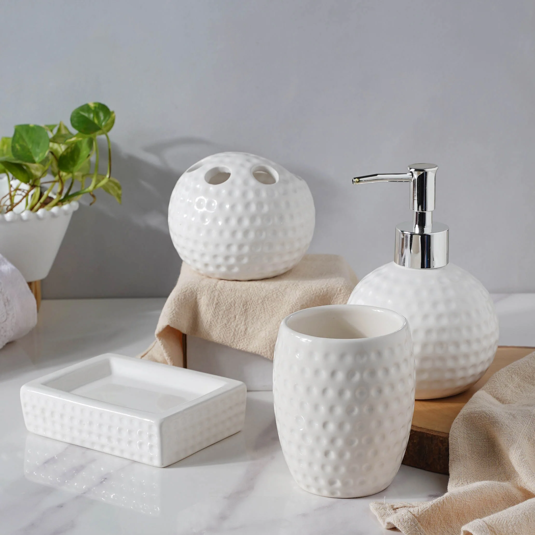 Cloudy White Fantasia Bath Set - Image 10