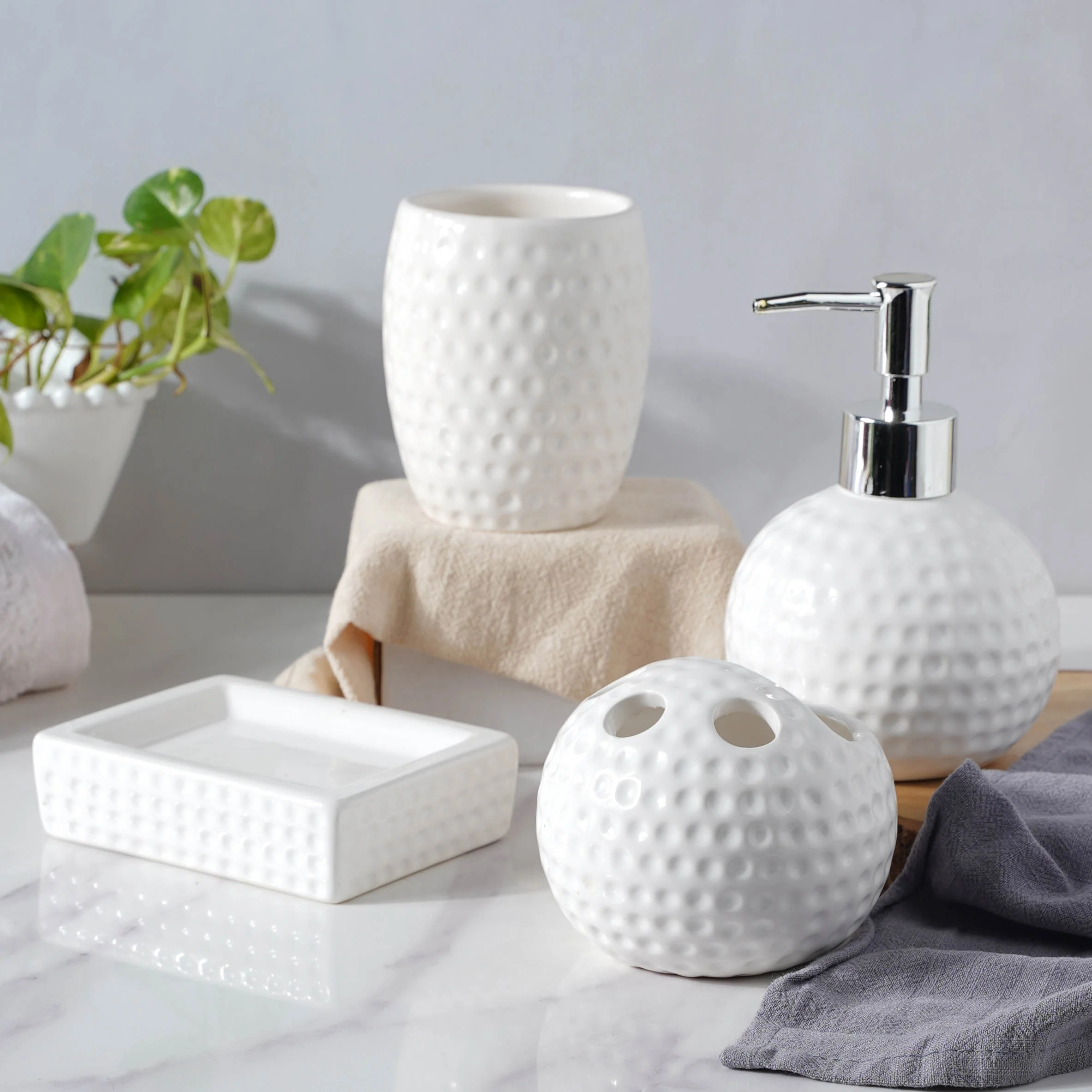 Cloudy White Fantasia Bath Set - Image 2