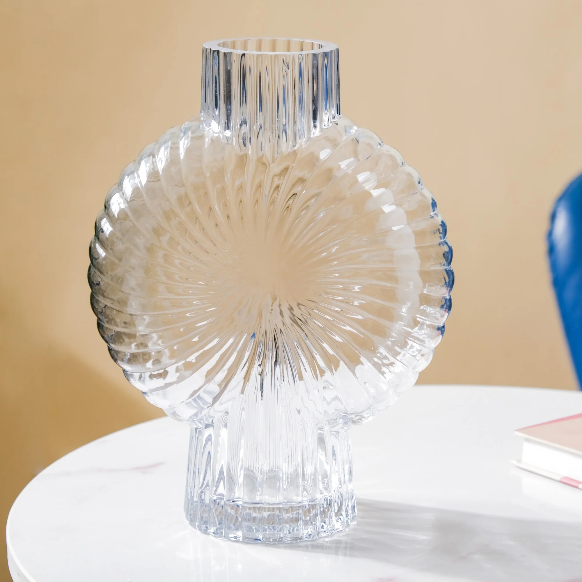 Conch Shell Textured Glass Vase - Image 3