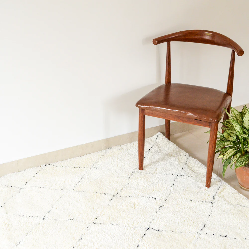 BRAD criss cross fringe rug (M) - Off-White - Image 2