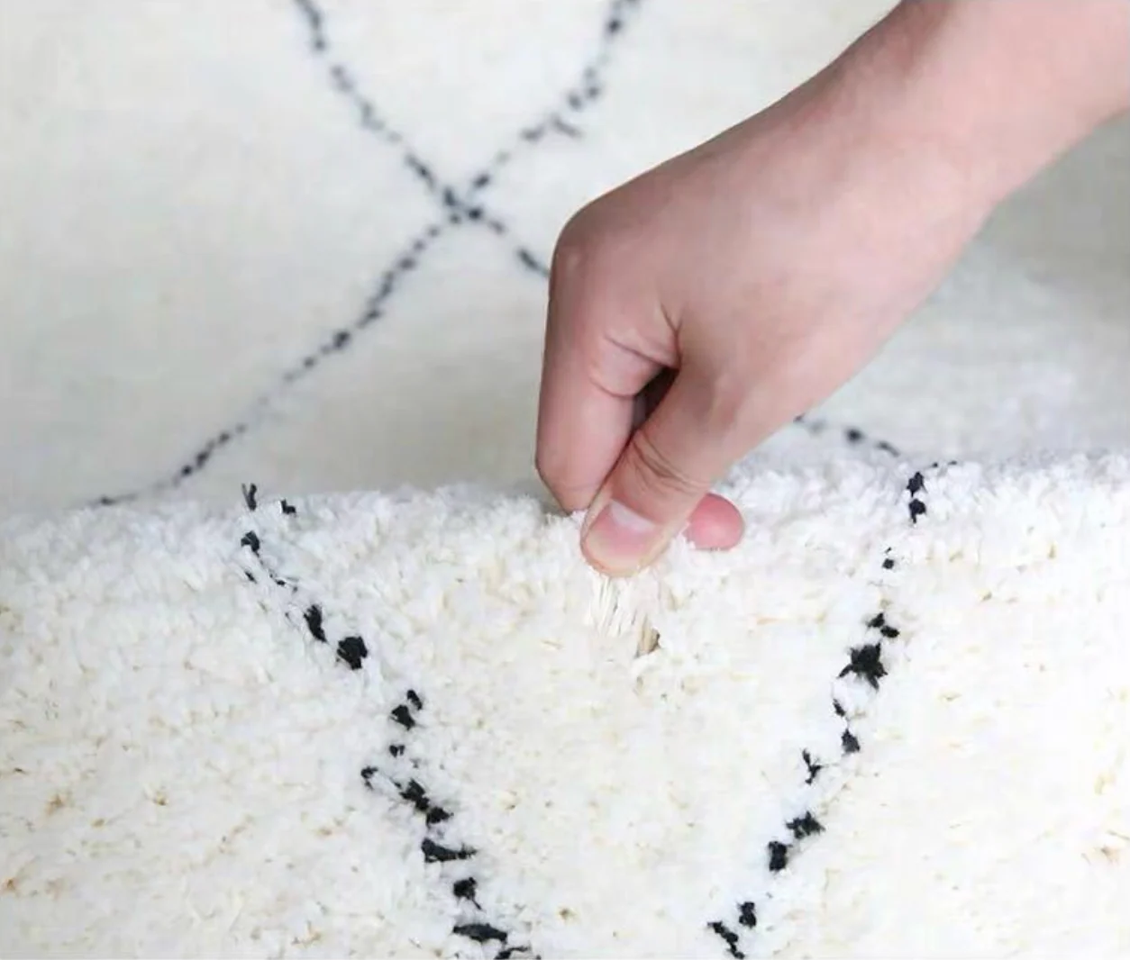 BRAD criss cross fringe rug (M) - Off-White - Image 6