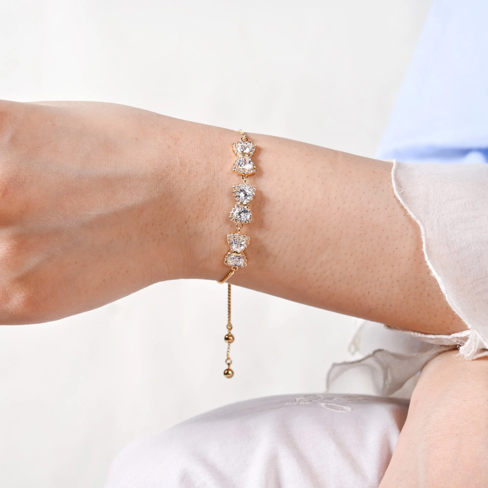 Dainty Bows Gold Chain Bracelet - Image 2