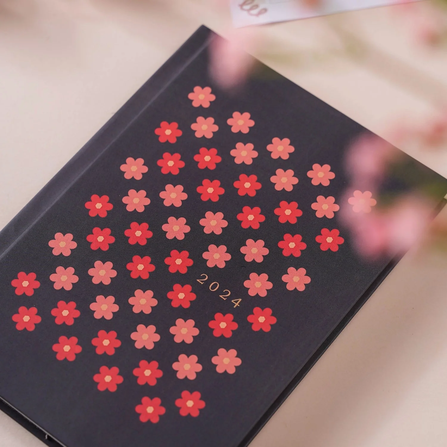 Daisy Floral Patterned Hardbound Notebook Black 8.2 X 5.9 Inch - Image 3