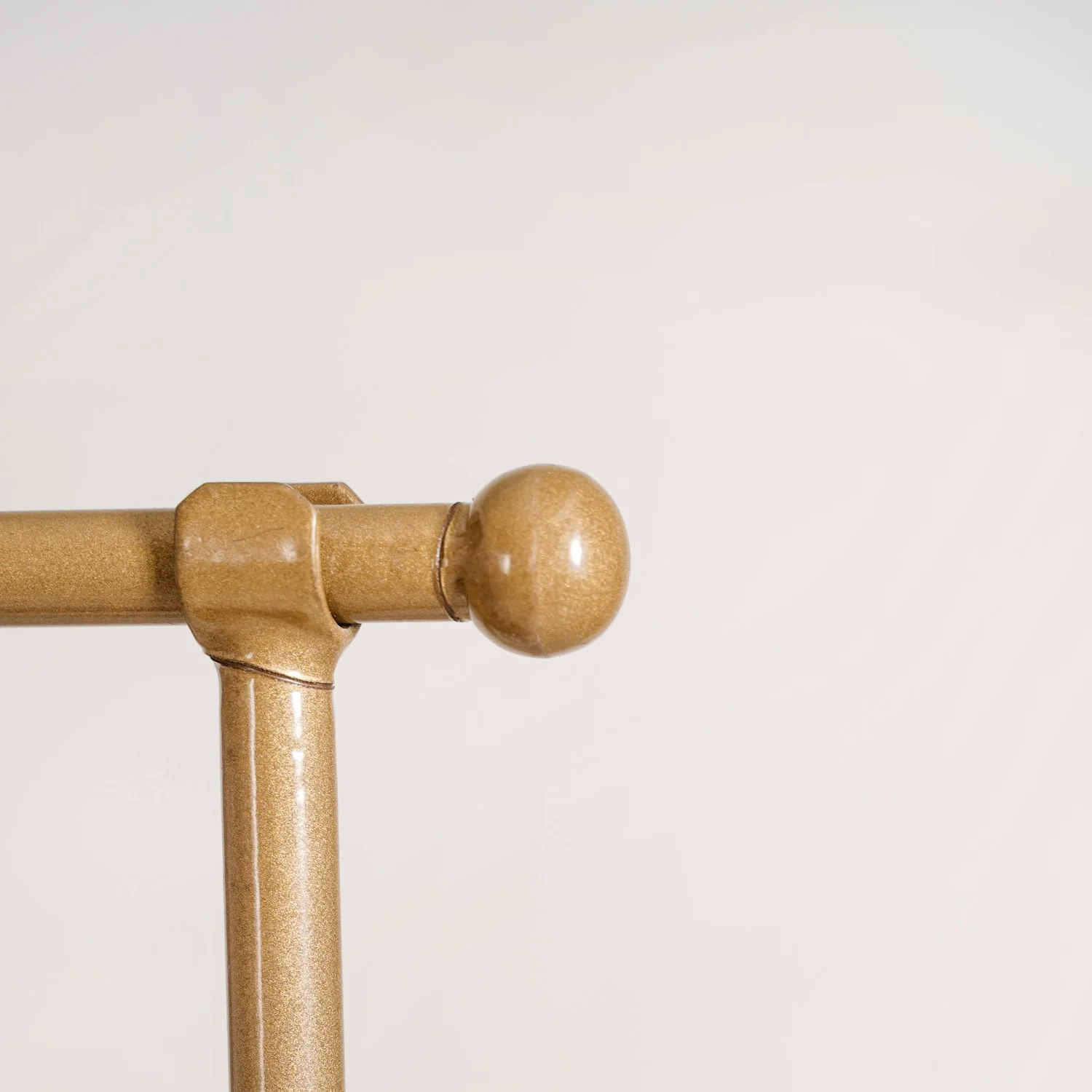 Detachable Tabletop Adjustable Metal Stand With Wall Hangings - Image 9